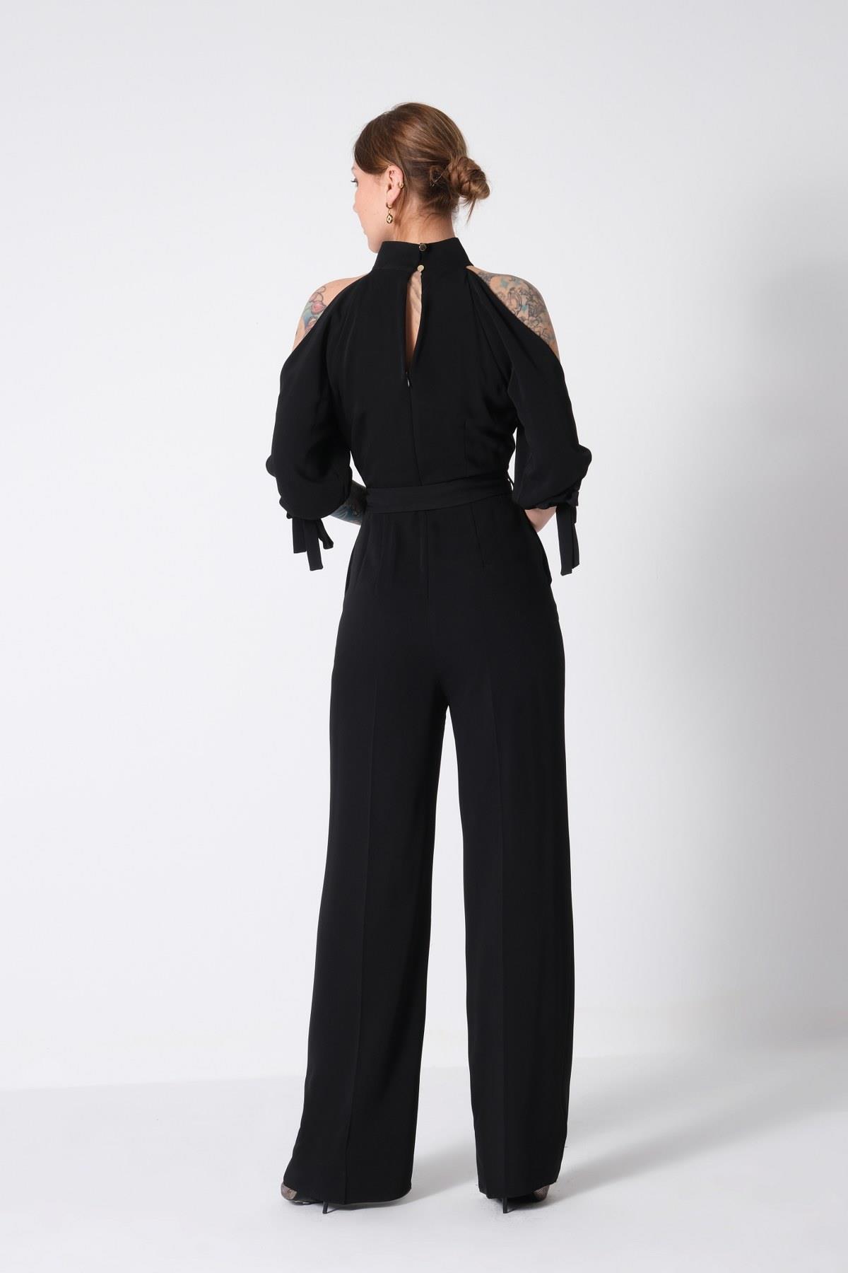 Büyük Beden Omuzları Açık Truvakar Kollu Şık Tulum