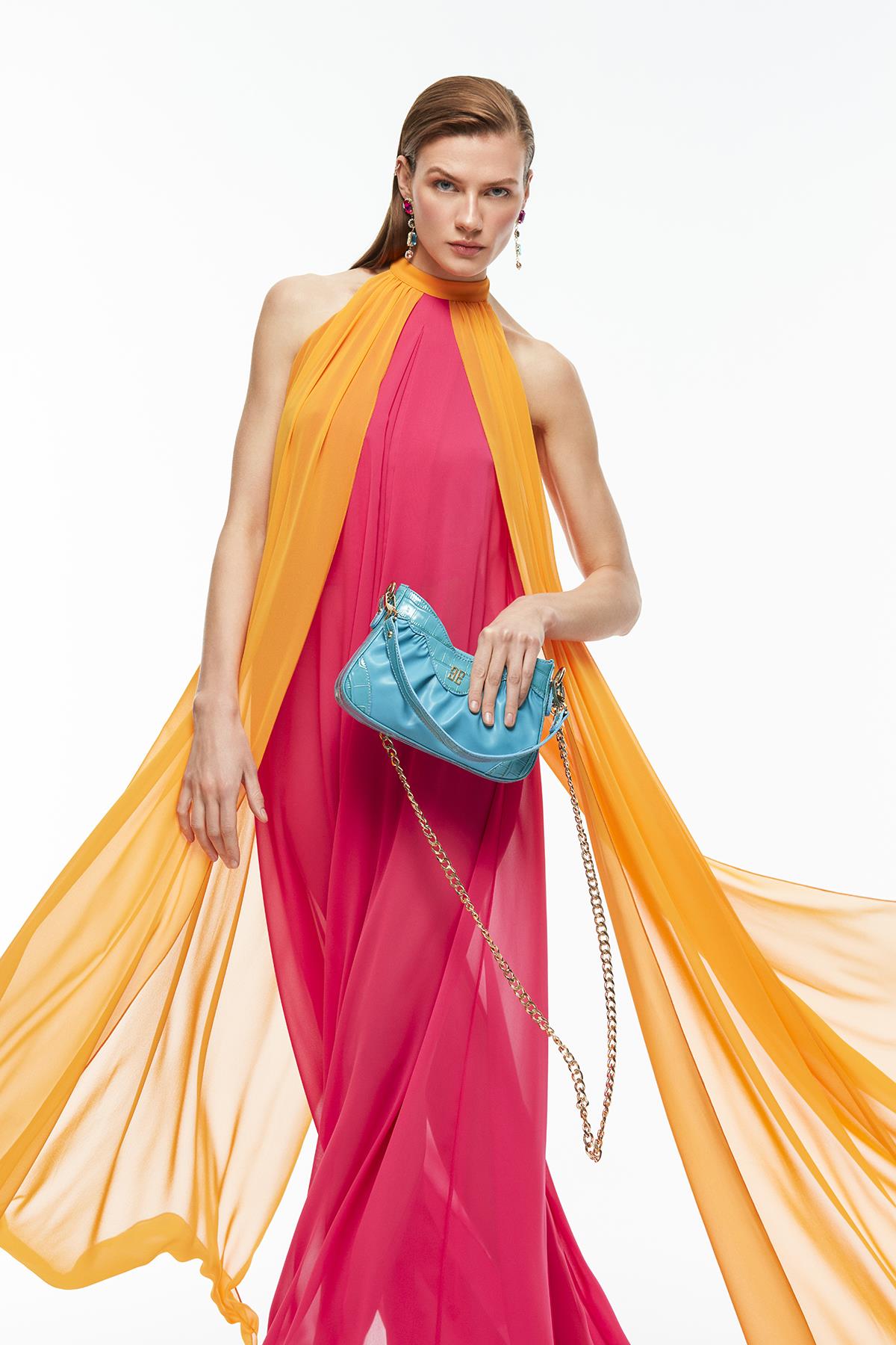 Büzgü Detaylı Metal Logolu  Omuz Çantası