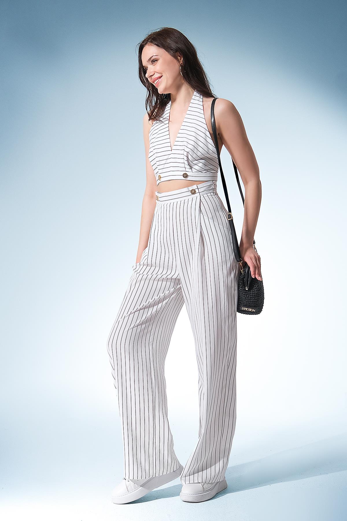 Çizgi Desenli Yakası Bağlamalı  Crop Bluz