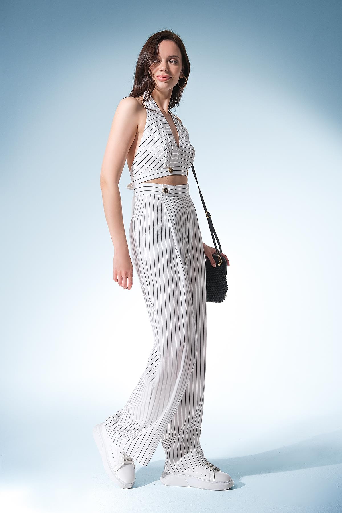 Çizgi Desenli Yakası Bağlamalı  Crop Bluz