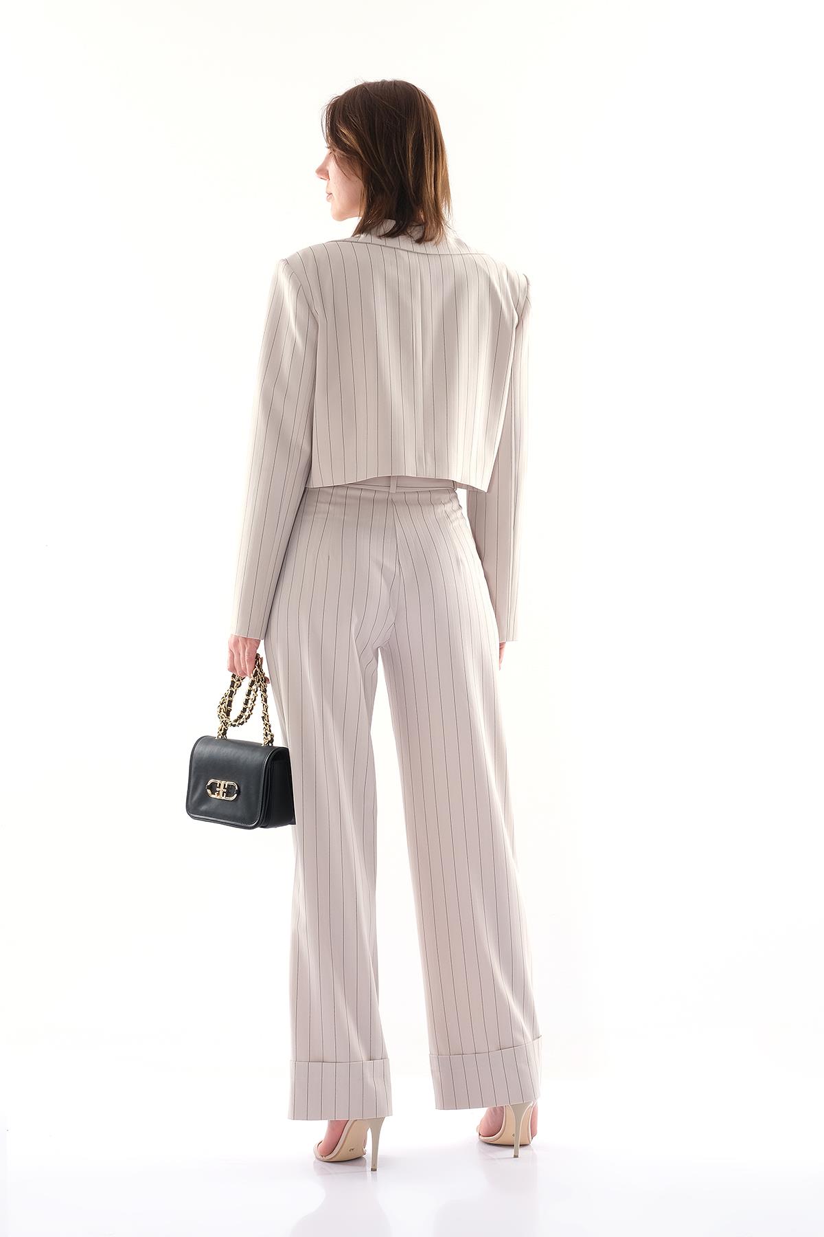 Çizgili Double Paçalı Bol Kesim Pantolon Kısa Ceket Takım