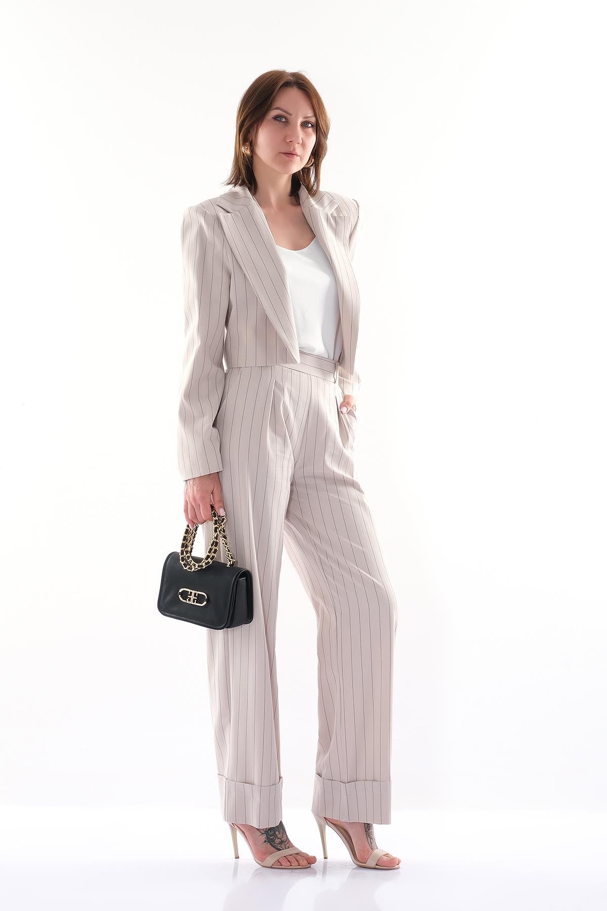 Çizgili Double Paçalı Bol Kesim Pantolon Kısa Ceket Takım