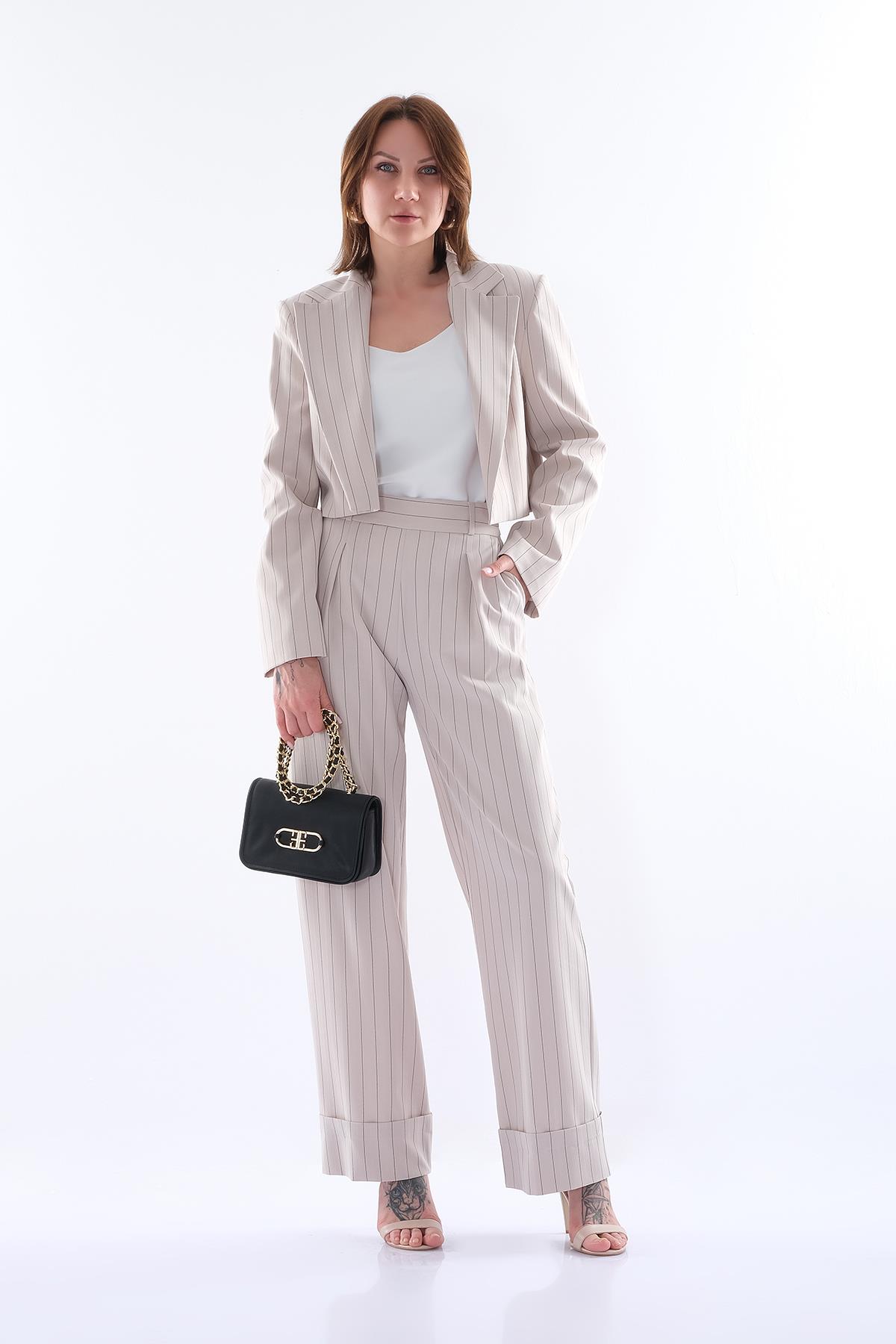 Çizgili Double Paçalı Bol Kesim Pantolon Kısa Ceket Takım