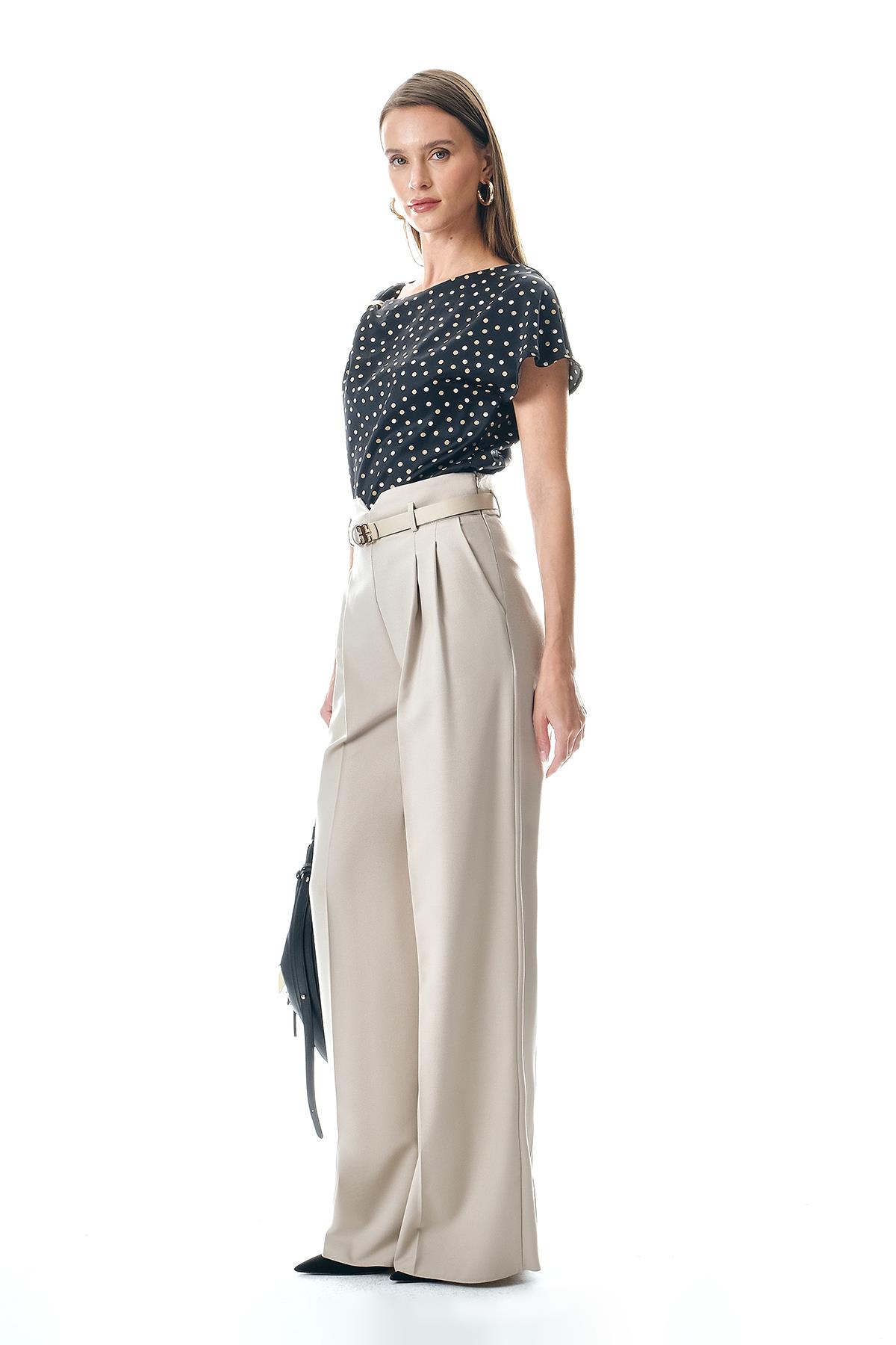 Deri Kemerli Beli V Detaylı Bol Paça Pantolon