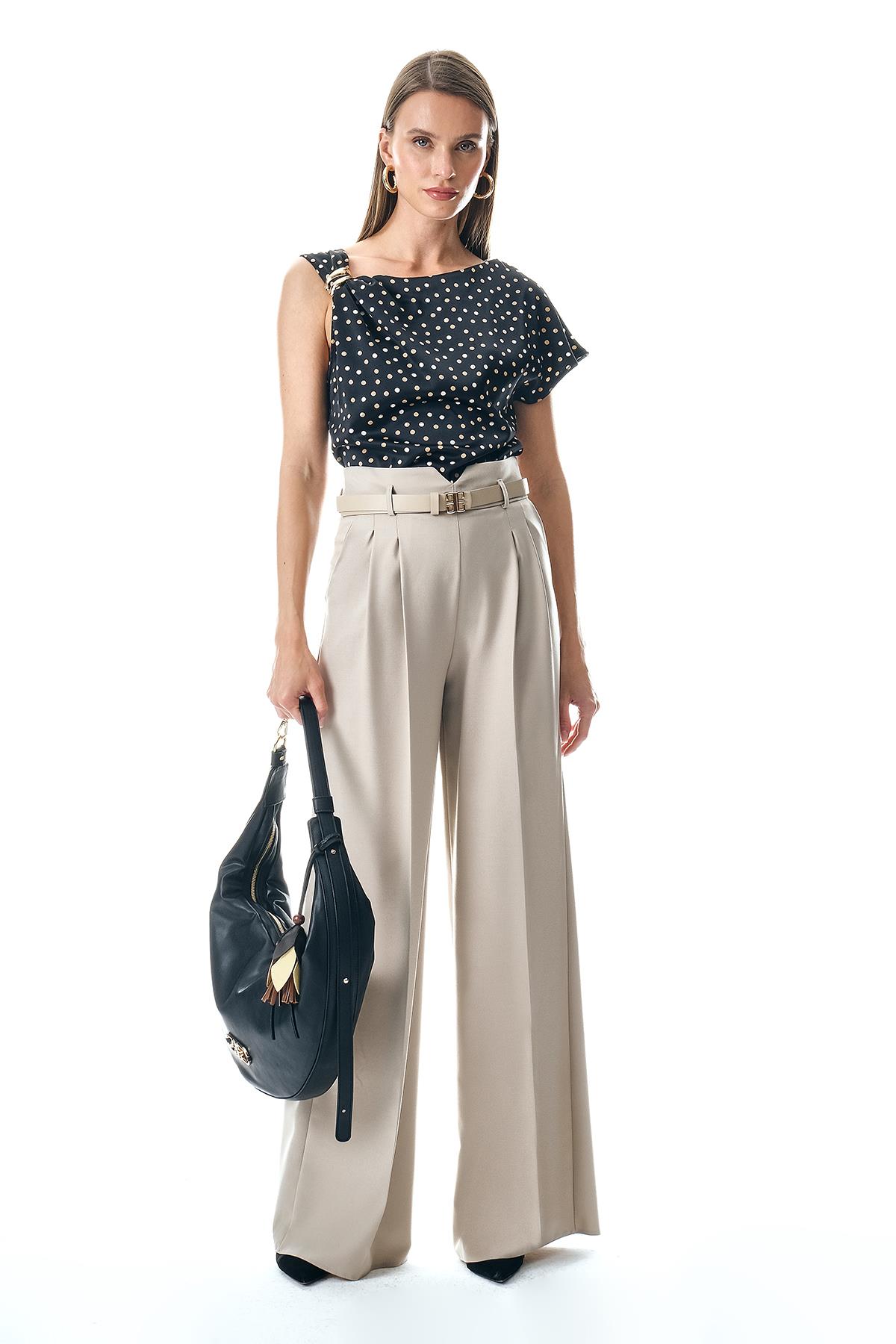 Deri Kemerli Beli V Detaylı Bol Paça Pantolon