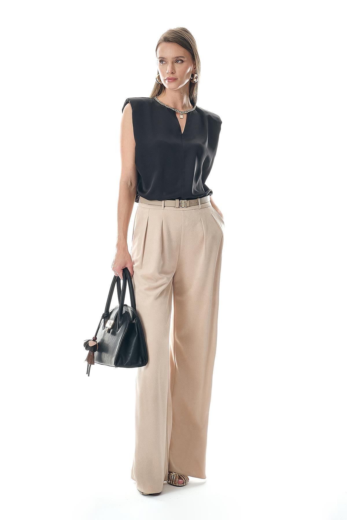 Deri Kemerli Çift Pili Detaylı Süet Pantolon