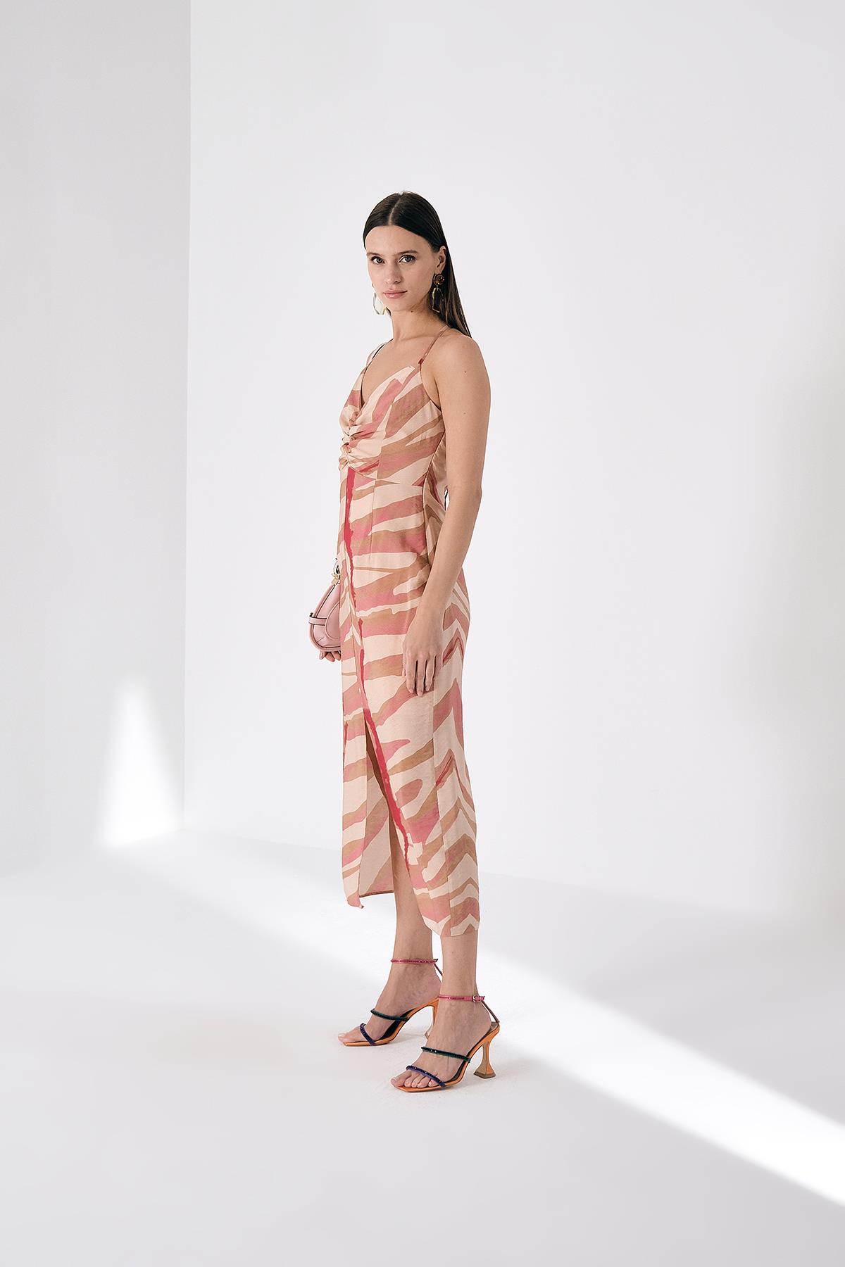 Desenli Askılı Midi Elbise