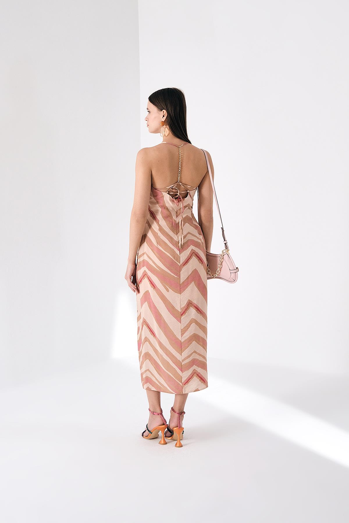 Desenli Askılı Midi Elbise