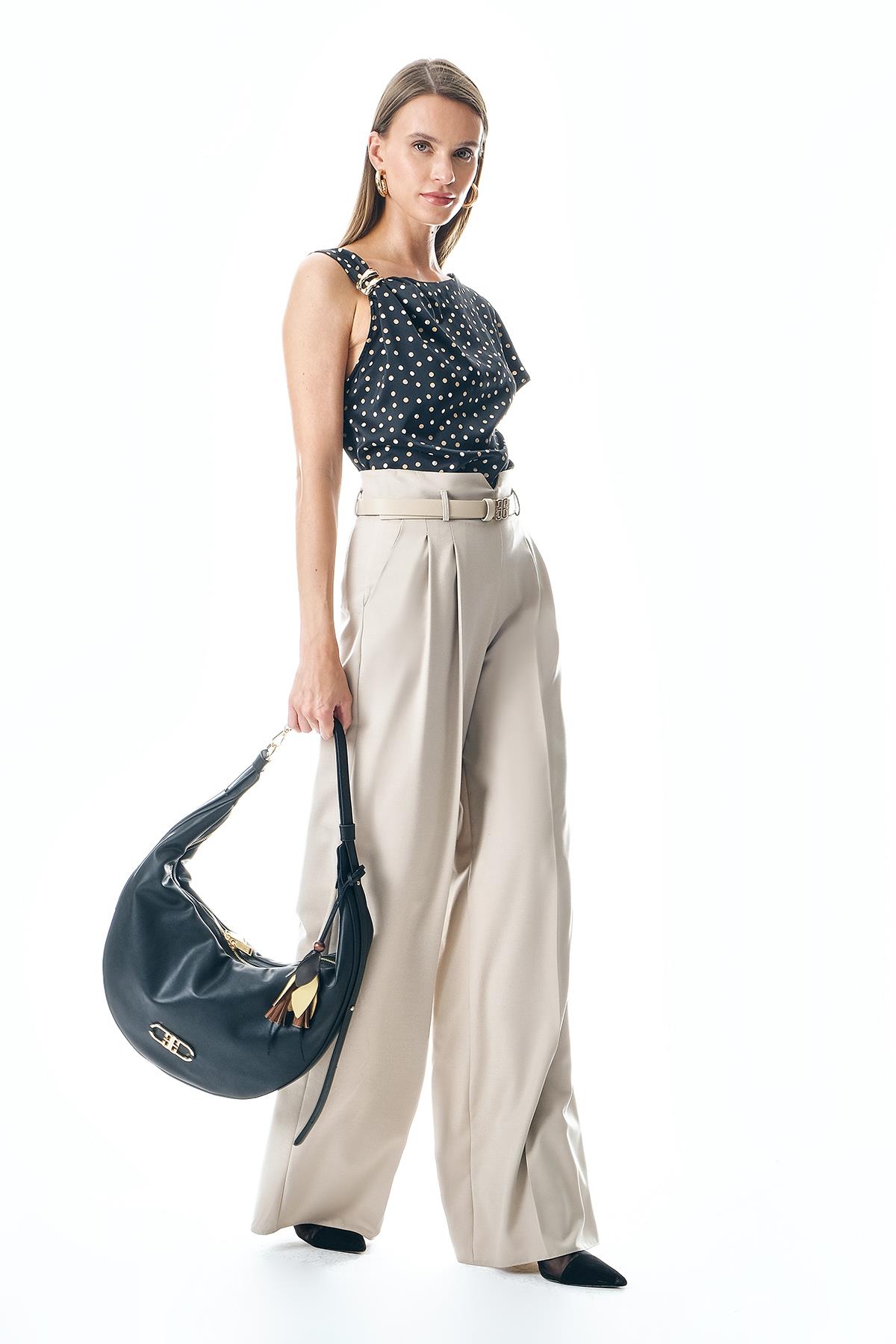 Desenli Saten Gold Metal Tokalı Asimetrik Bluz