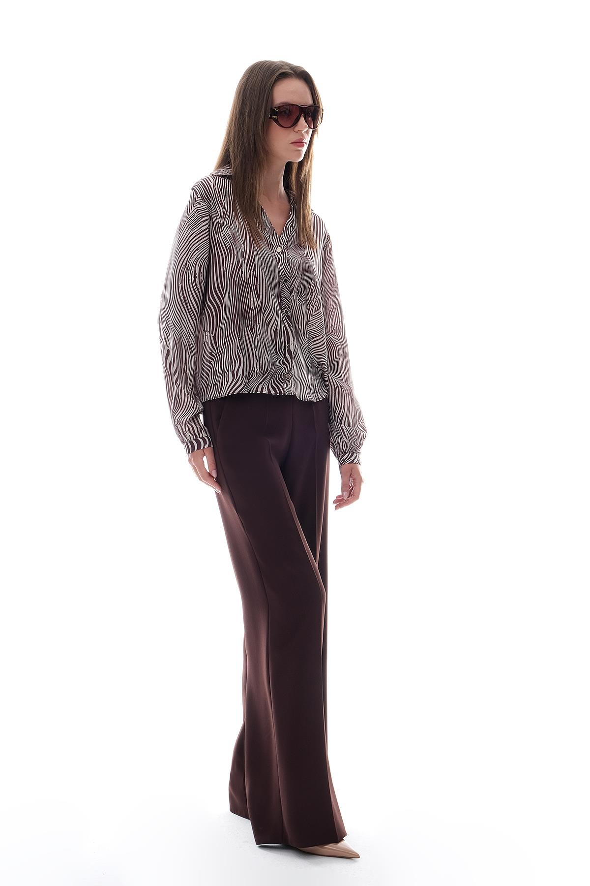 Desenli Saten Önden Düğmeli Bluz