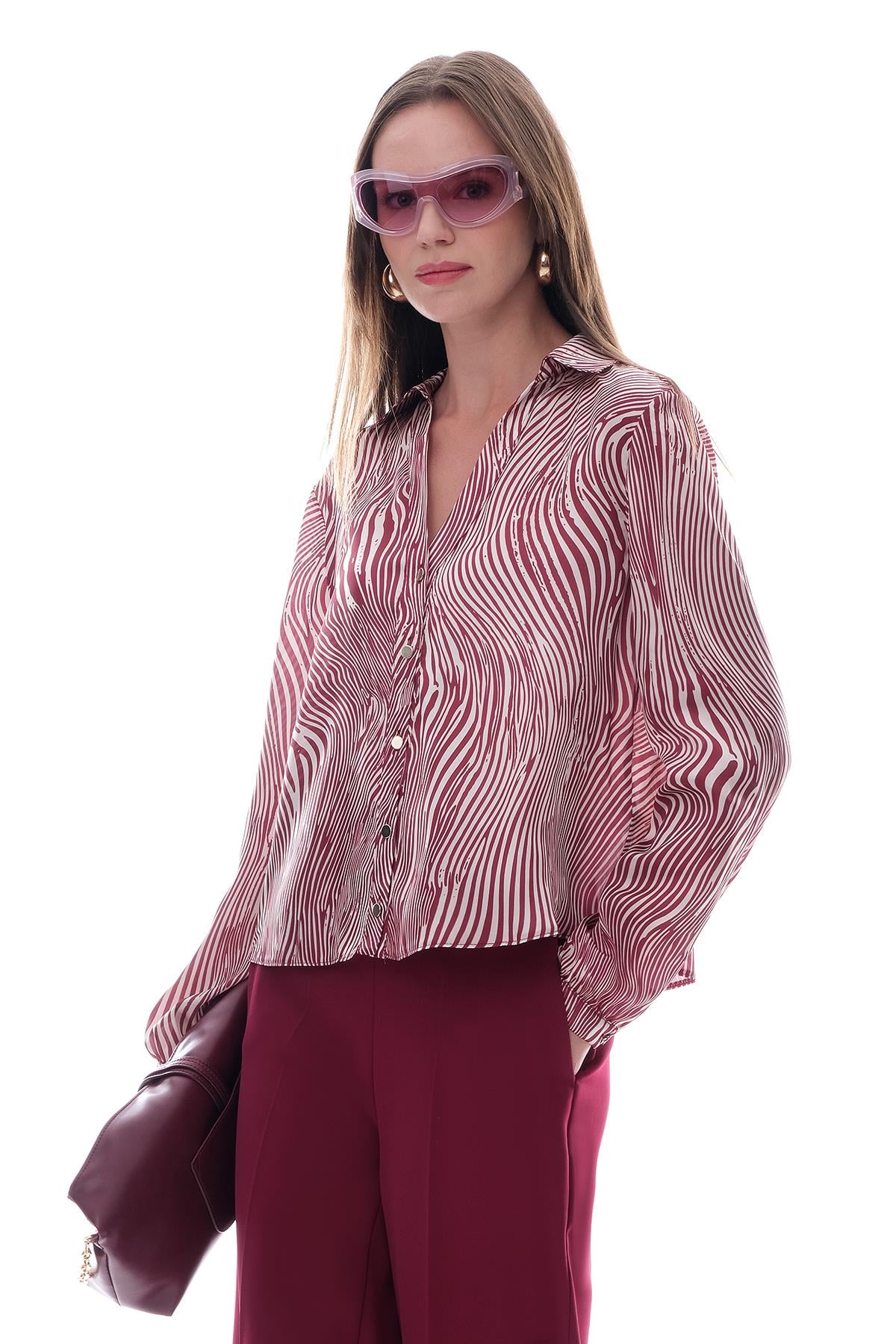 Desenli Saten Önden Düğmeli Bluz