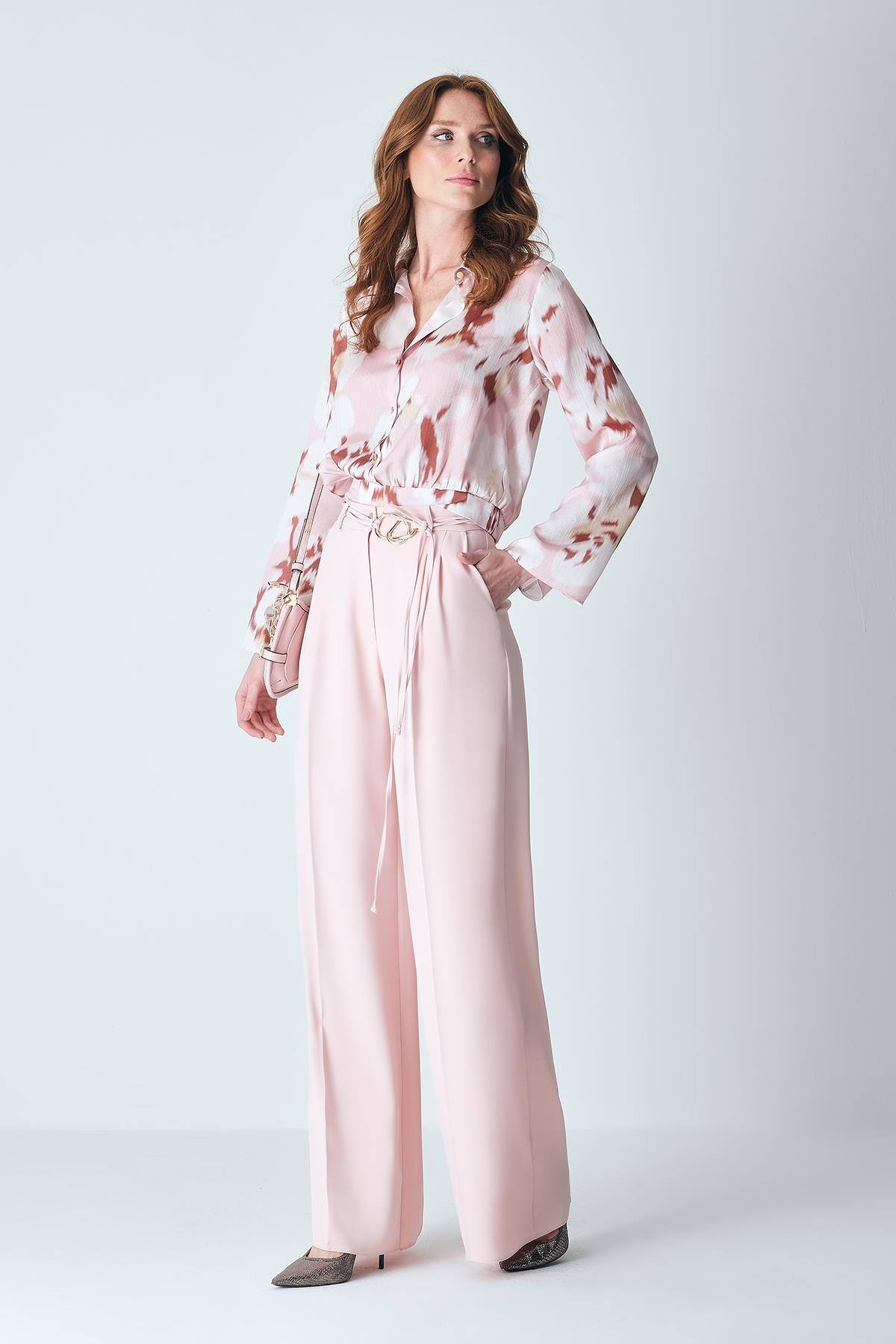 Gold Düğmeli Arkası Lastik Detaylı Bluz