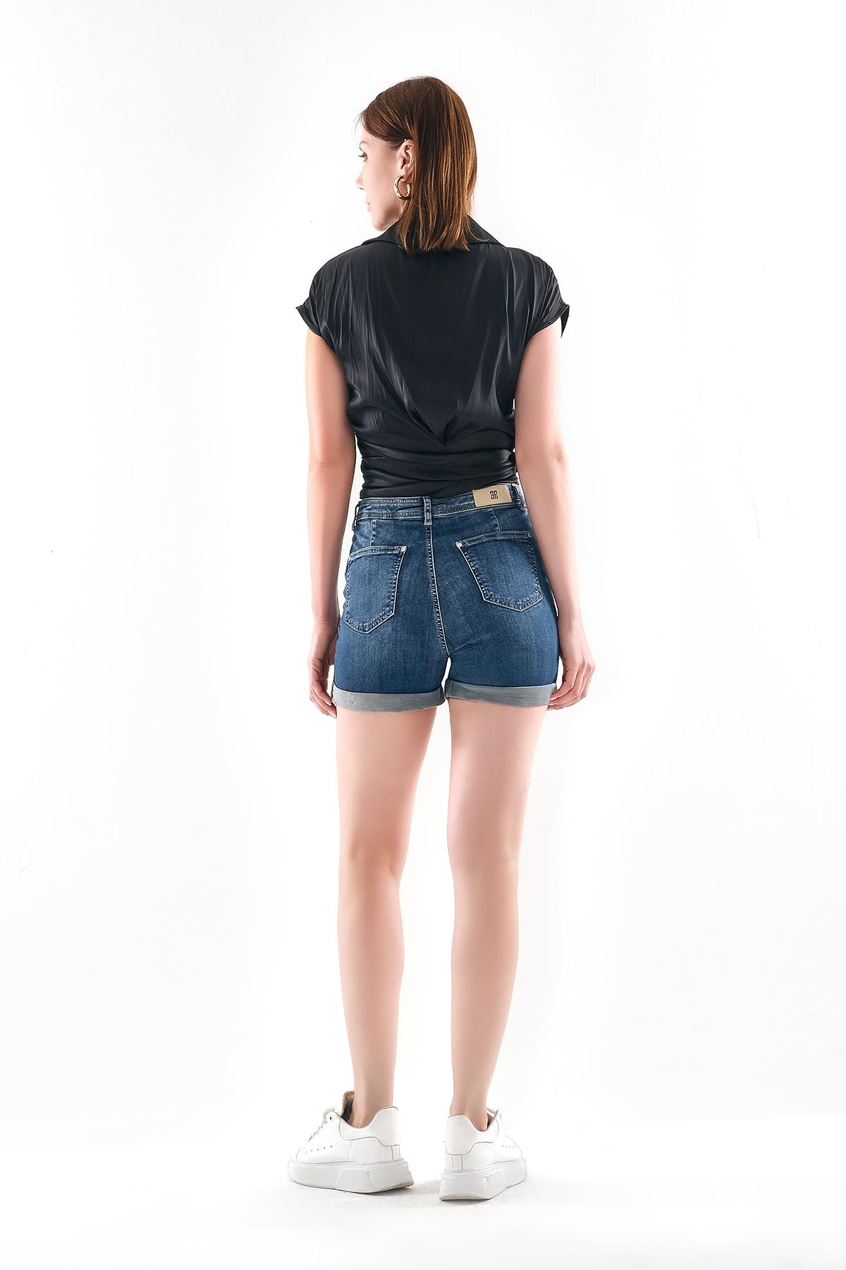 Dikiş Detaylı Jean Şort