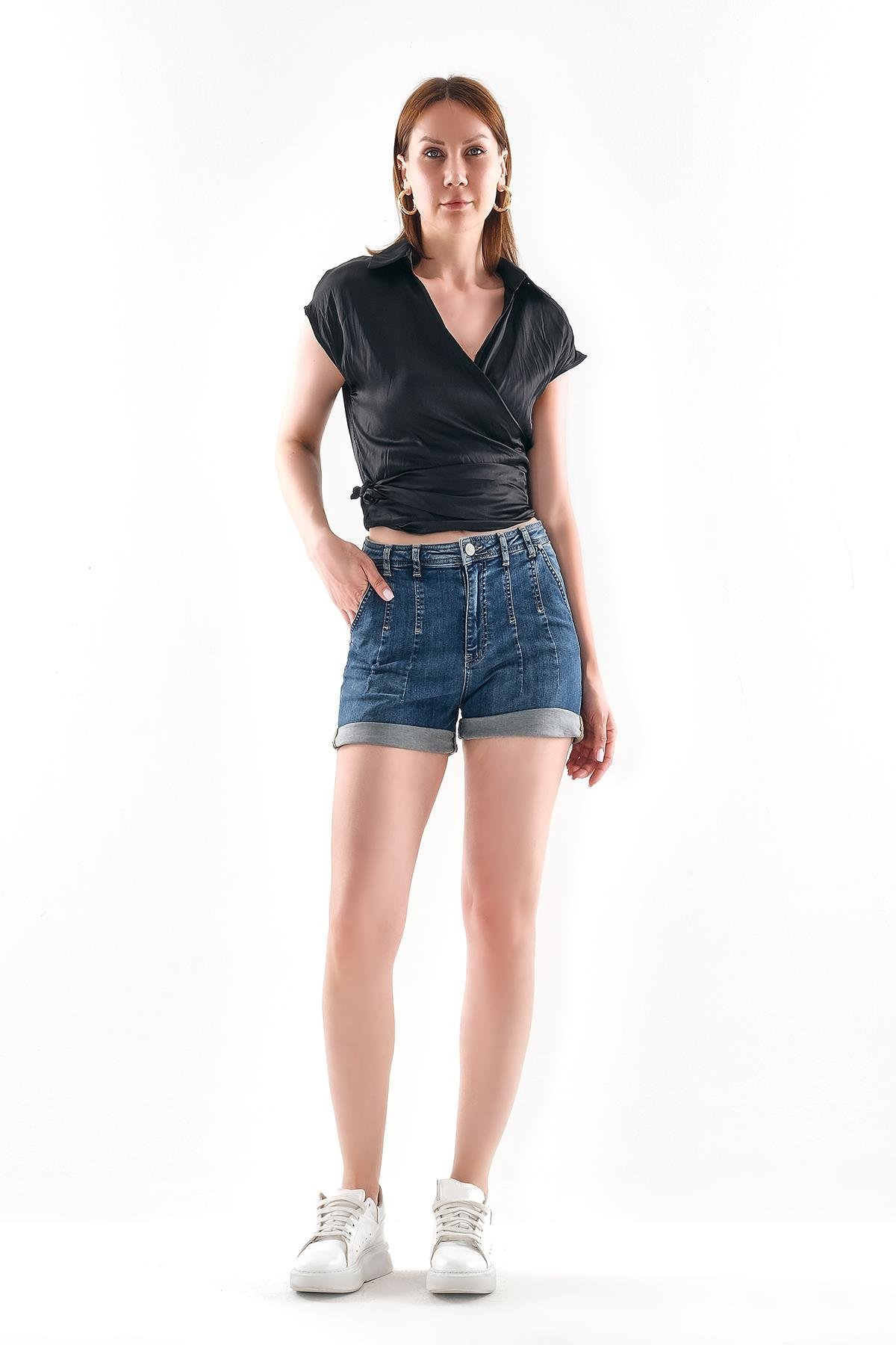 Dikiş Detaylı Jean Şort