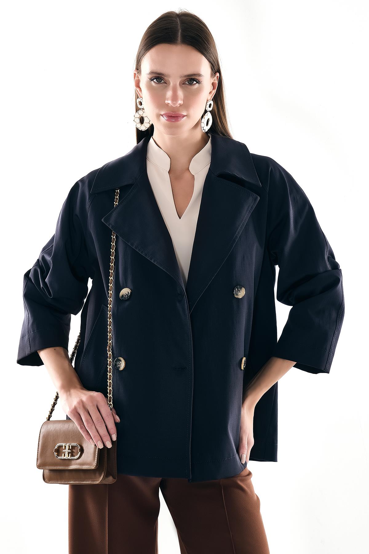 Dokulu Yandan Cepli Yakalı Önden Düğmeli Kruvaze Treçkot