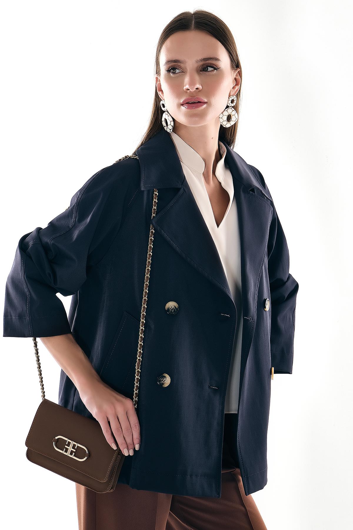 Dokulu Yandan Cepli Yakalı Önden Düğmeli Kruvaze Treçkot