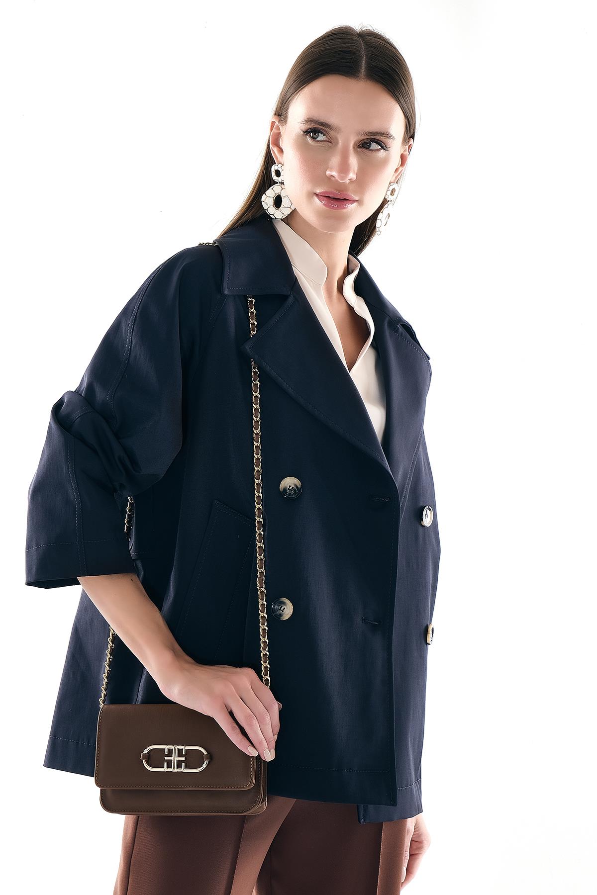 Dokulu Yandan Cepli Yakalı Önden Düğmeli Kruvaze Treçkot