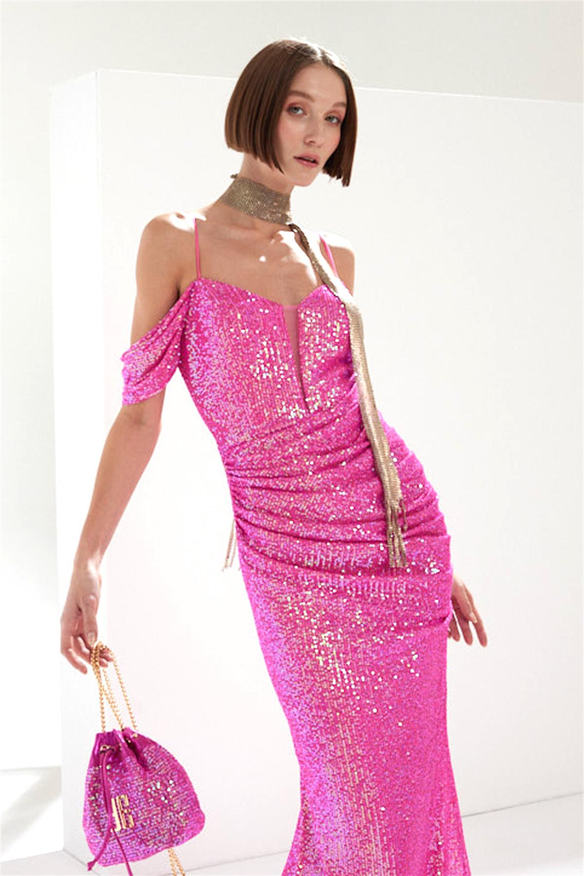 Düşük Kol Detaylı Askılı Payet Maksi Boy Elbise