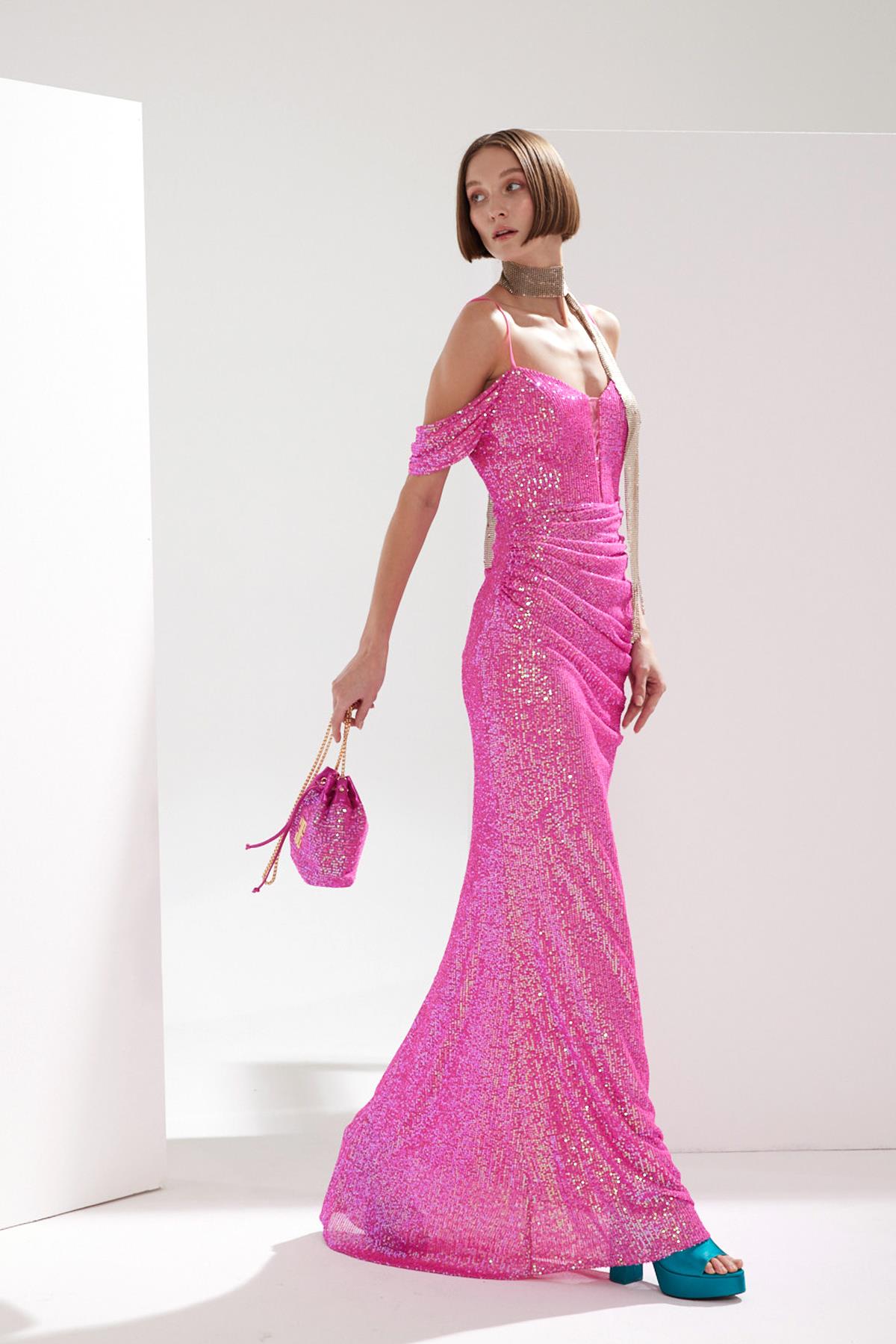 Düşük Kol Detaylı Askılı Payet Maksi Boy Elbise