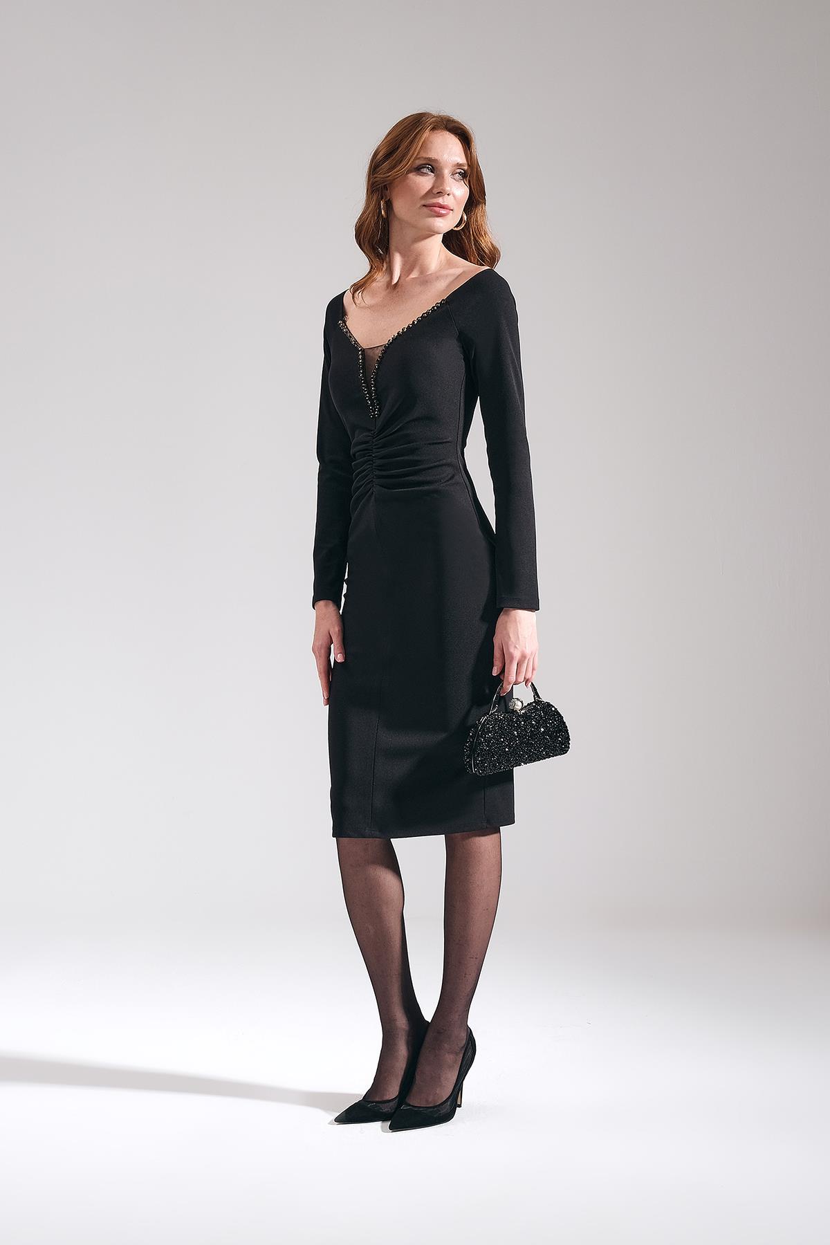 Düşük Omuzlu Taş İşlemeli Şık Elbise