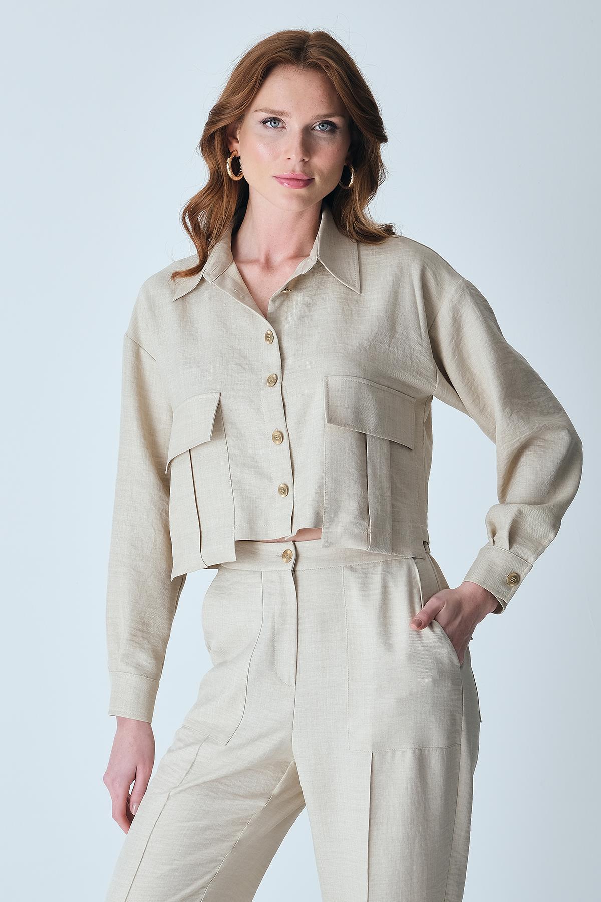 E logolu Gold Düğme Detaylı Kısa Keten Görünümlü Ceket