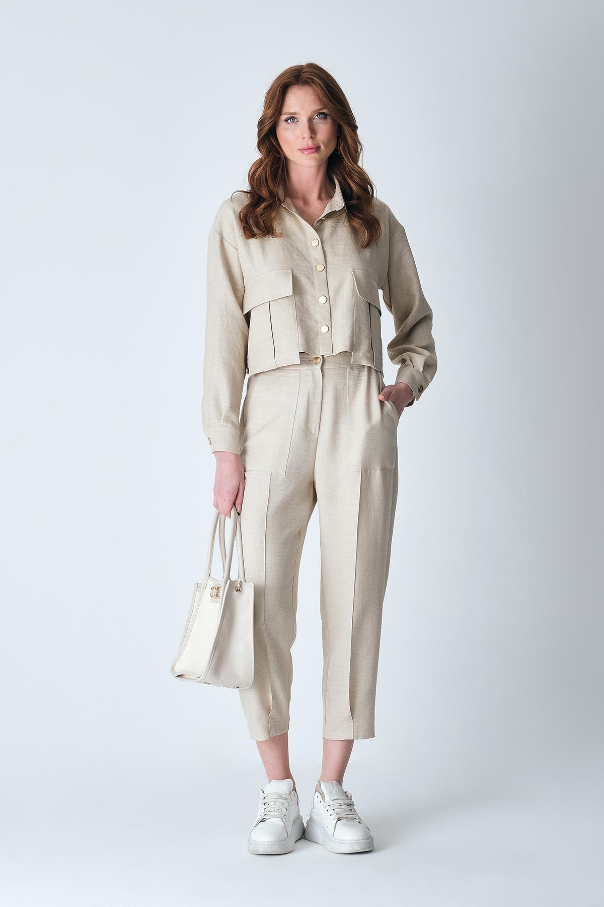 E logolu Gold Düğme Detaylı Kısa Keten Görünümlü Ceket