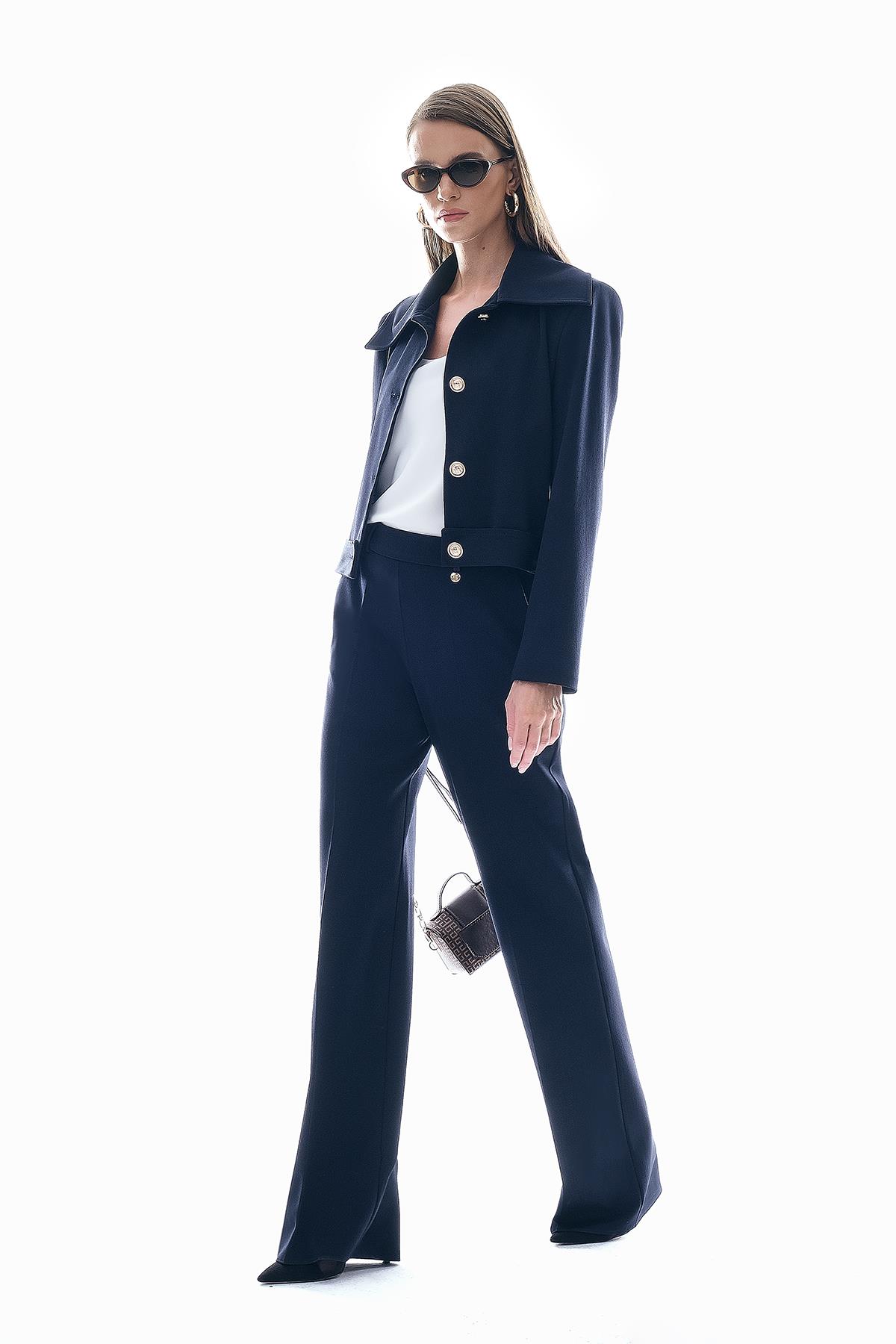 Geniş Yakalı Kuşaklı Ceket Pantolon Takım