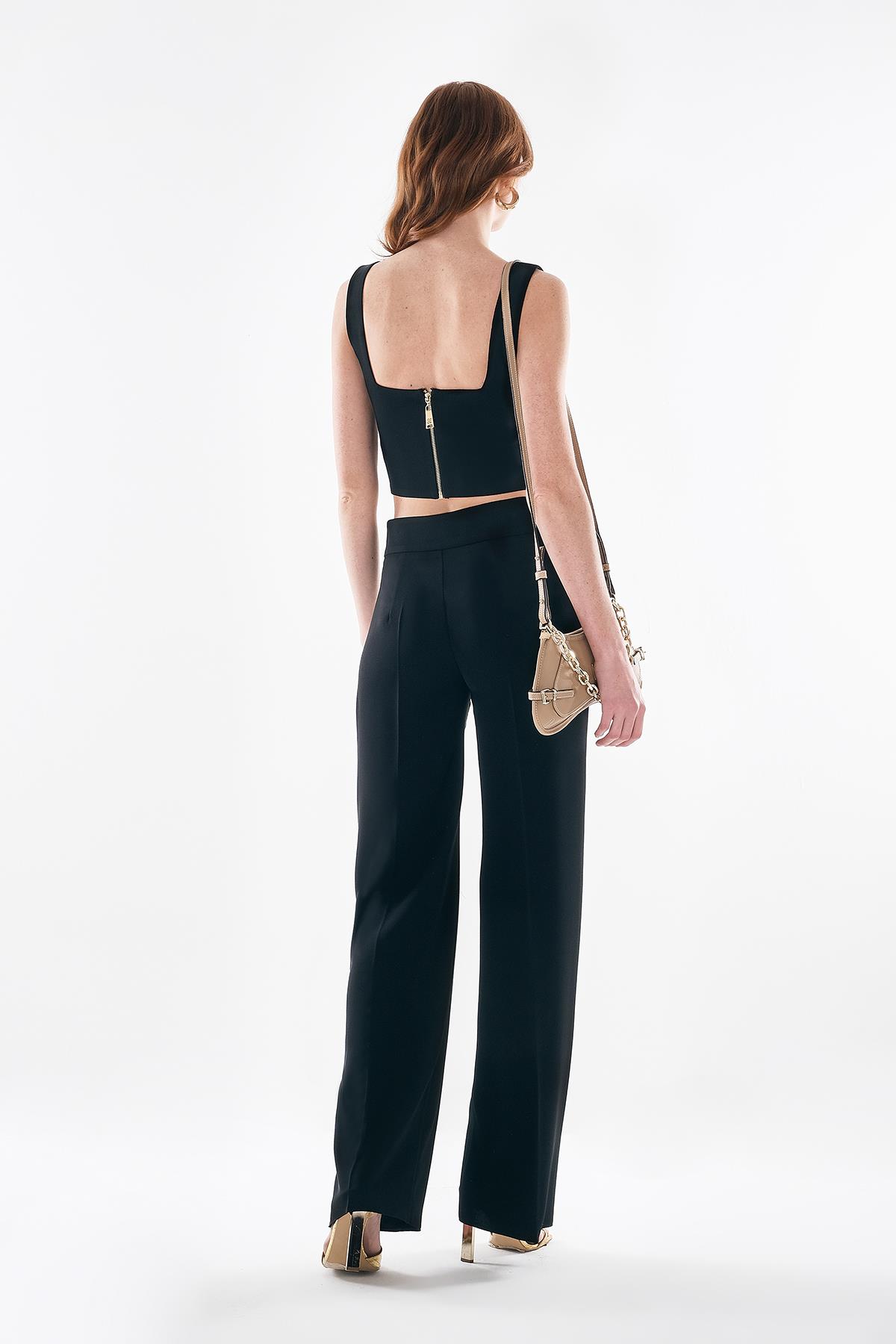 Göğüs Dekolteli Gold Metal Fermuarlı Crop Bluz