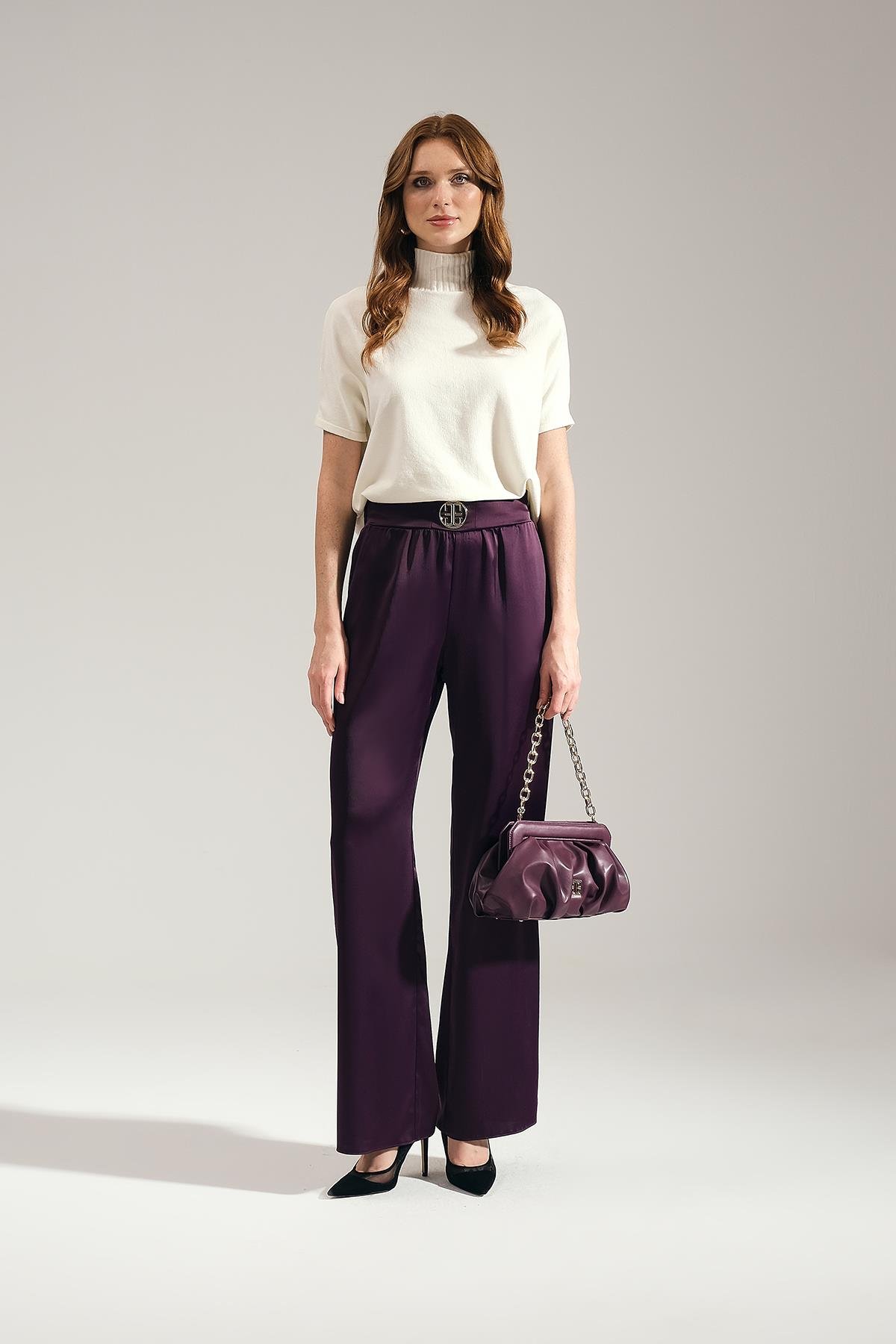 Gold Aksesuarlı Cepli Arkası Lastikli Bol Paça Saten Pantolon