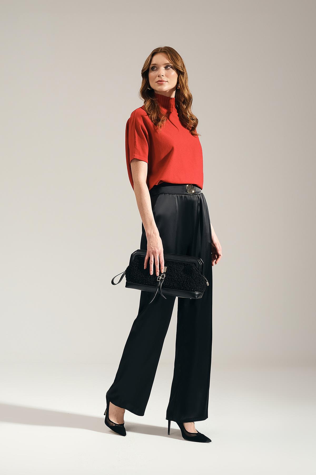 Gold Aksesuarlı Cepli Arkası Lastikli Bol Paça Saten Pantolon