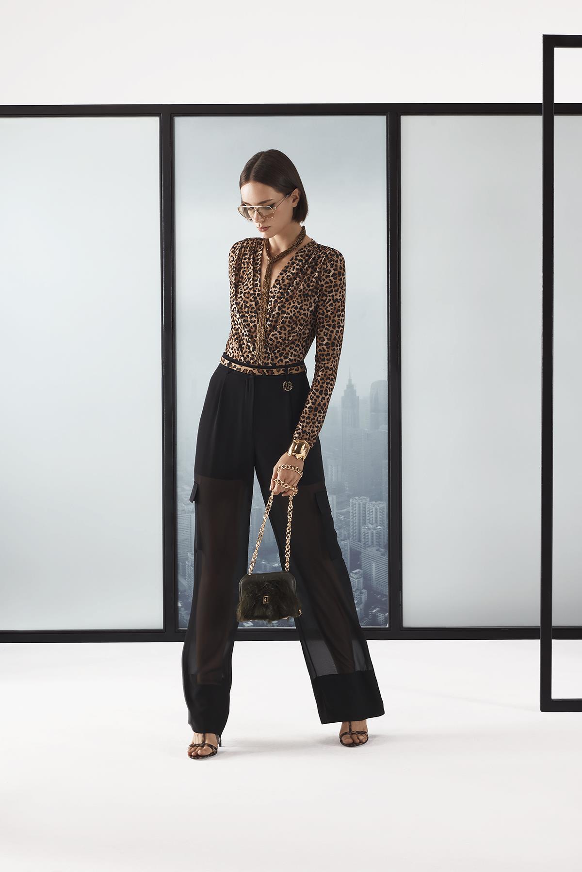 Gold Aksesuarlı İçi Şortlu Şifon Bol Paça Pantolon