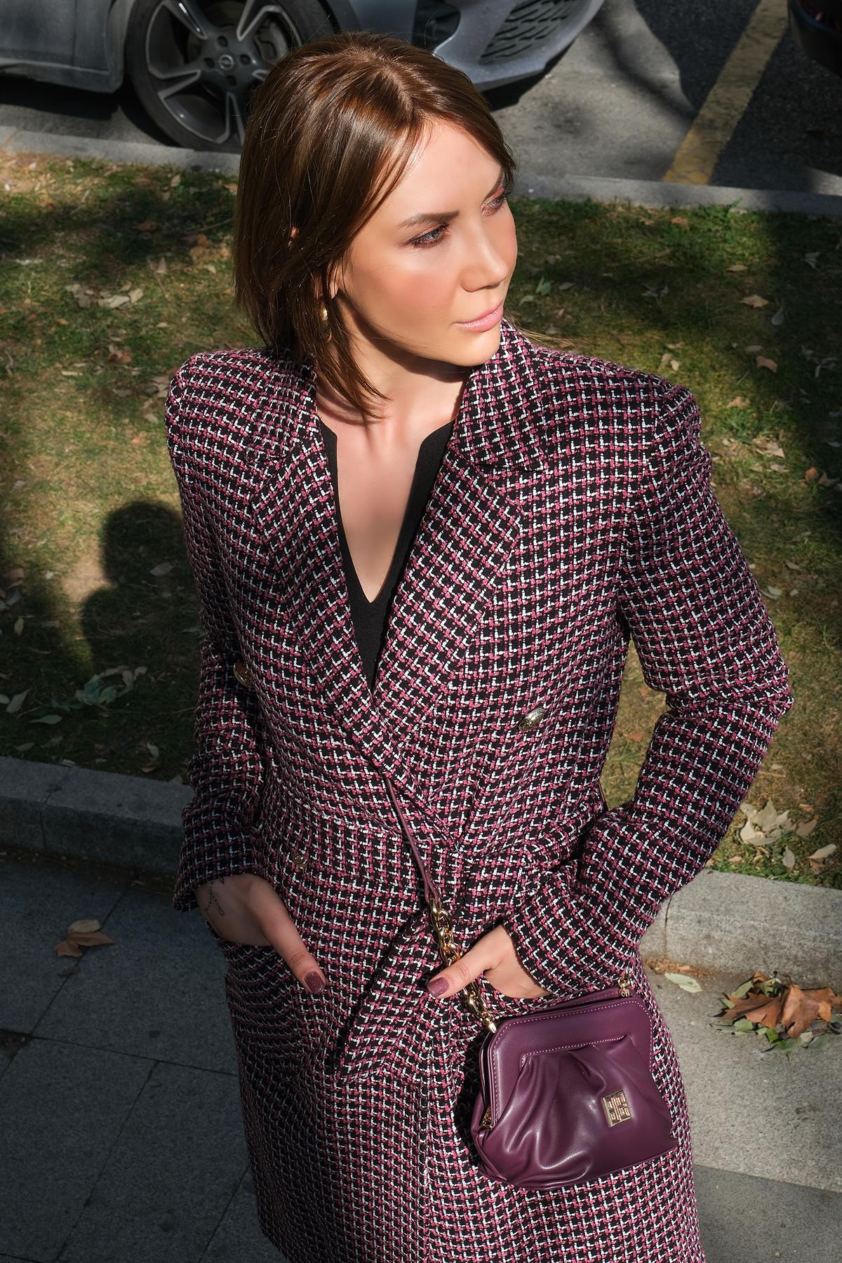 Gold Düğme Detaylı Kaban