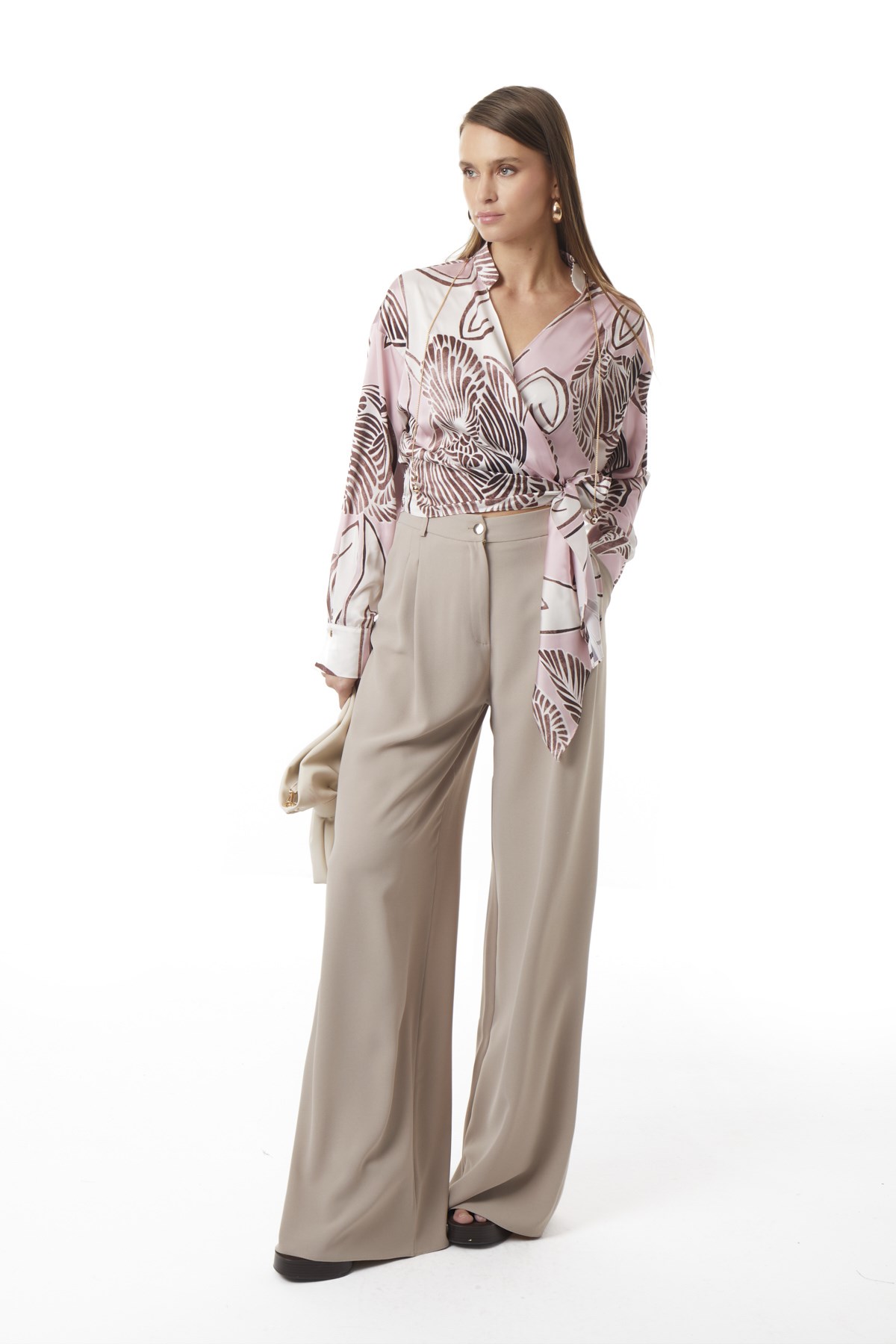 Gold Düğmeli Pili Detaylı Bol Paça Pantolon