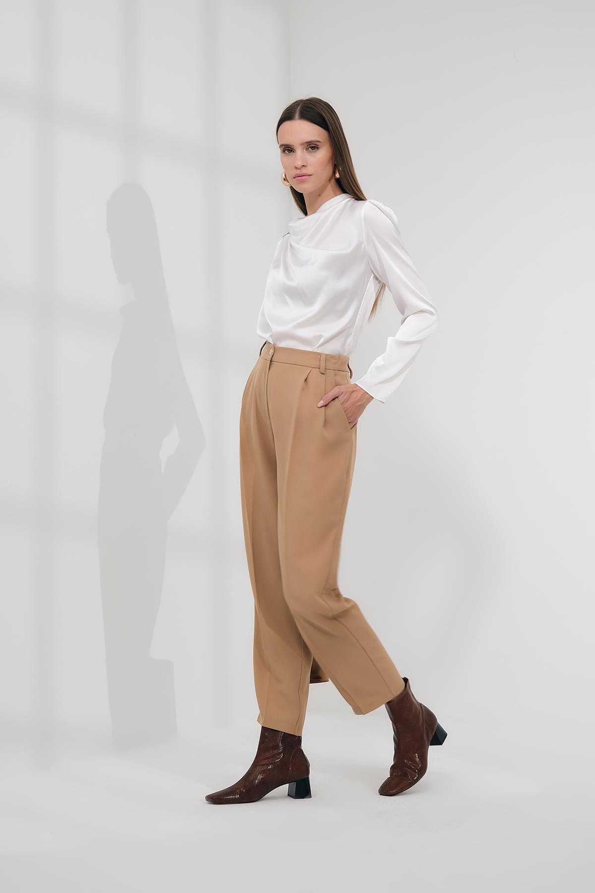 Gold Düğmeli Pilili Pantolon