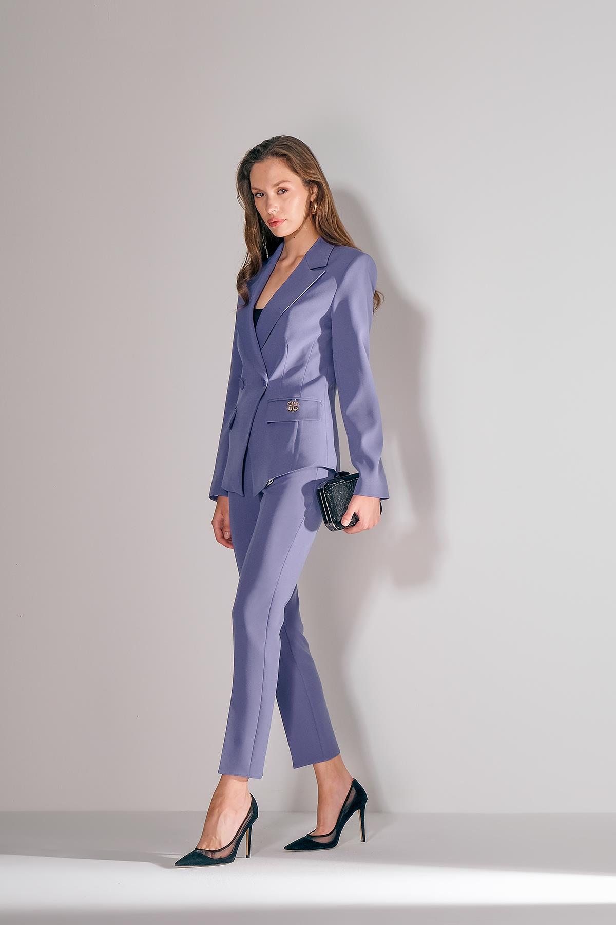 Gold Logo Aksesuarlı Bele Oturan Kruvaze Şık Ceket