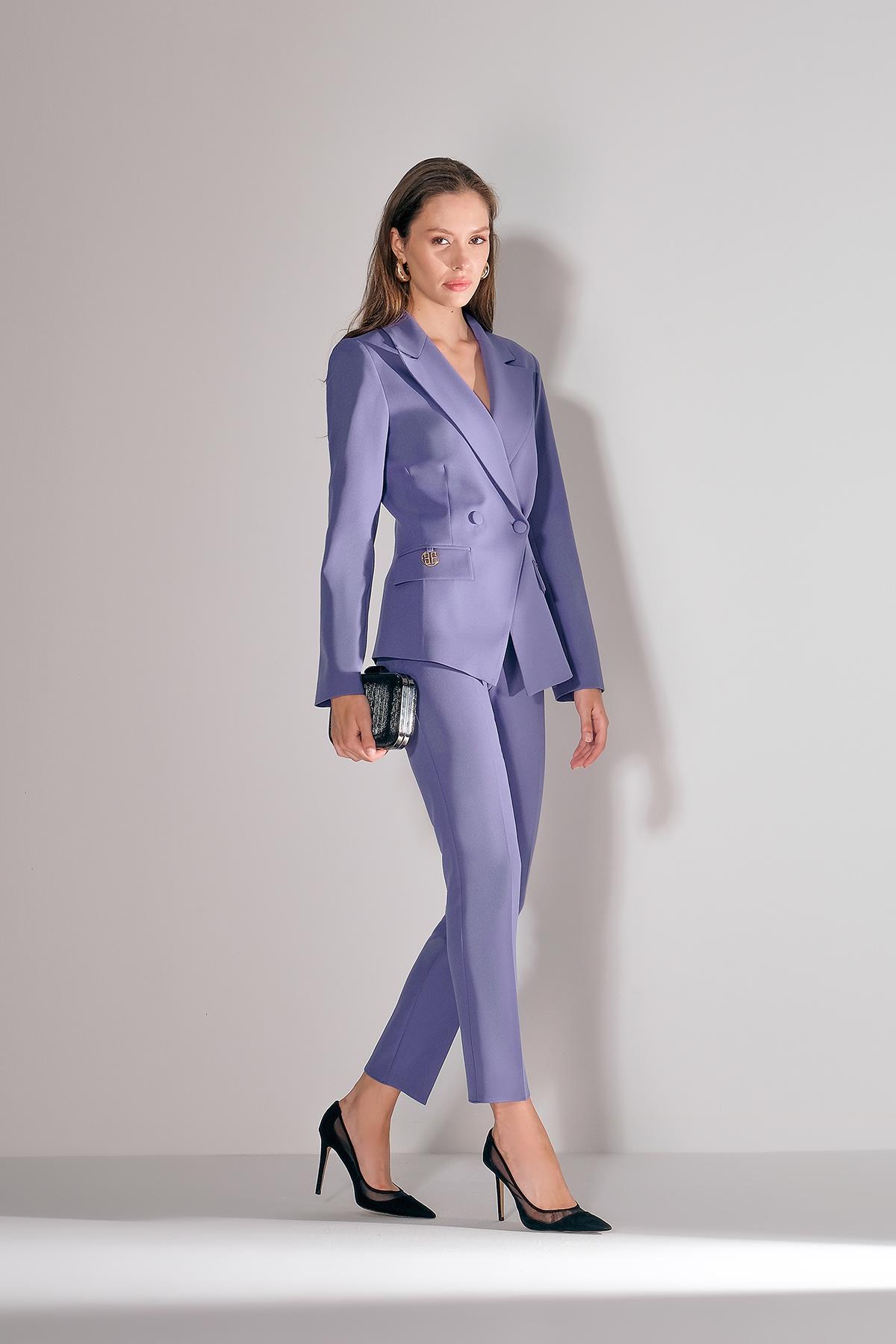 Gold Logo Aksesuarlı Bele Oturan Kruvaze Şık Ceket