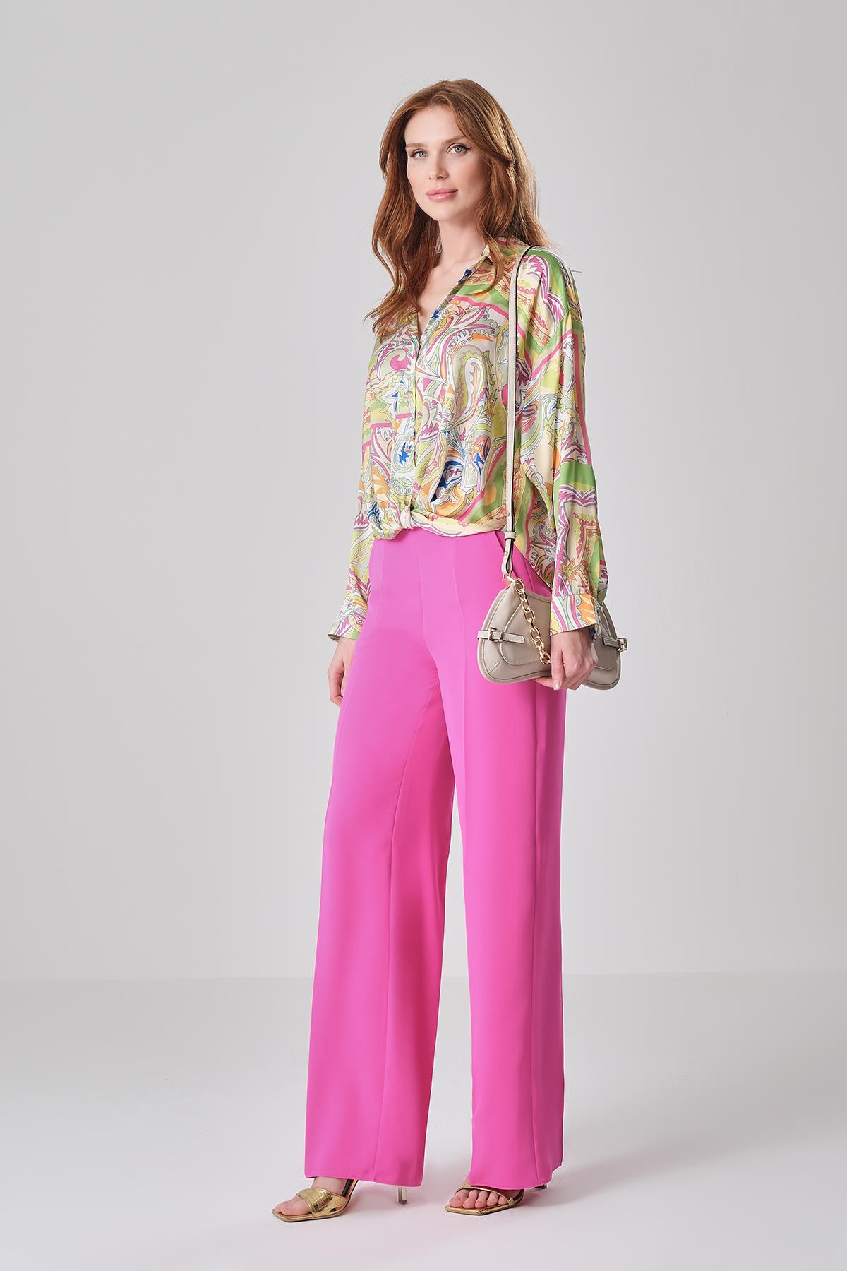 Gold Logo Aksesuarlı Bol Paça Pantolon