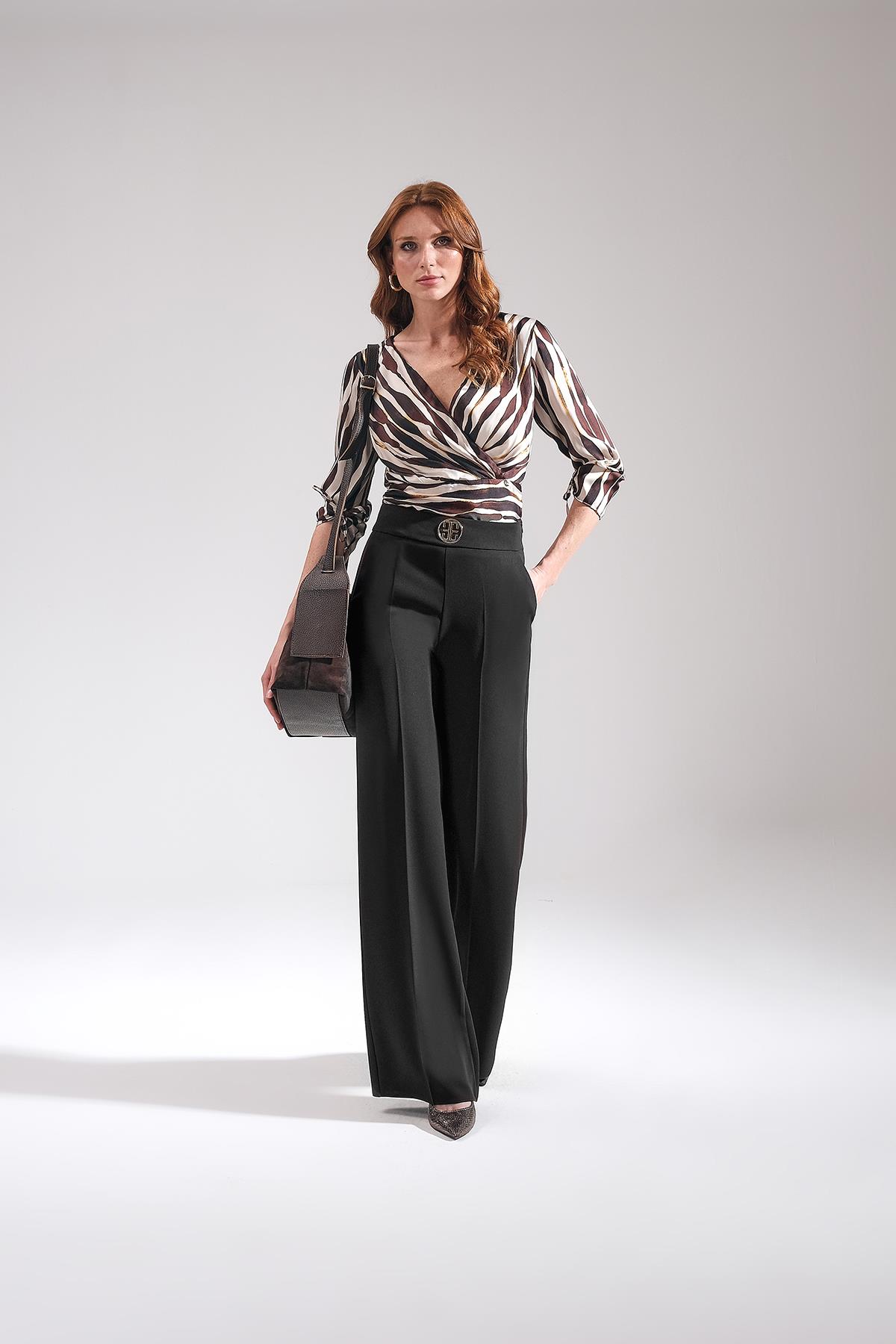 Gold Logo Aksesuarlı Bol Paçalı Pantolon