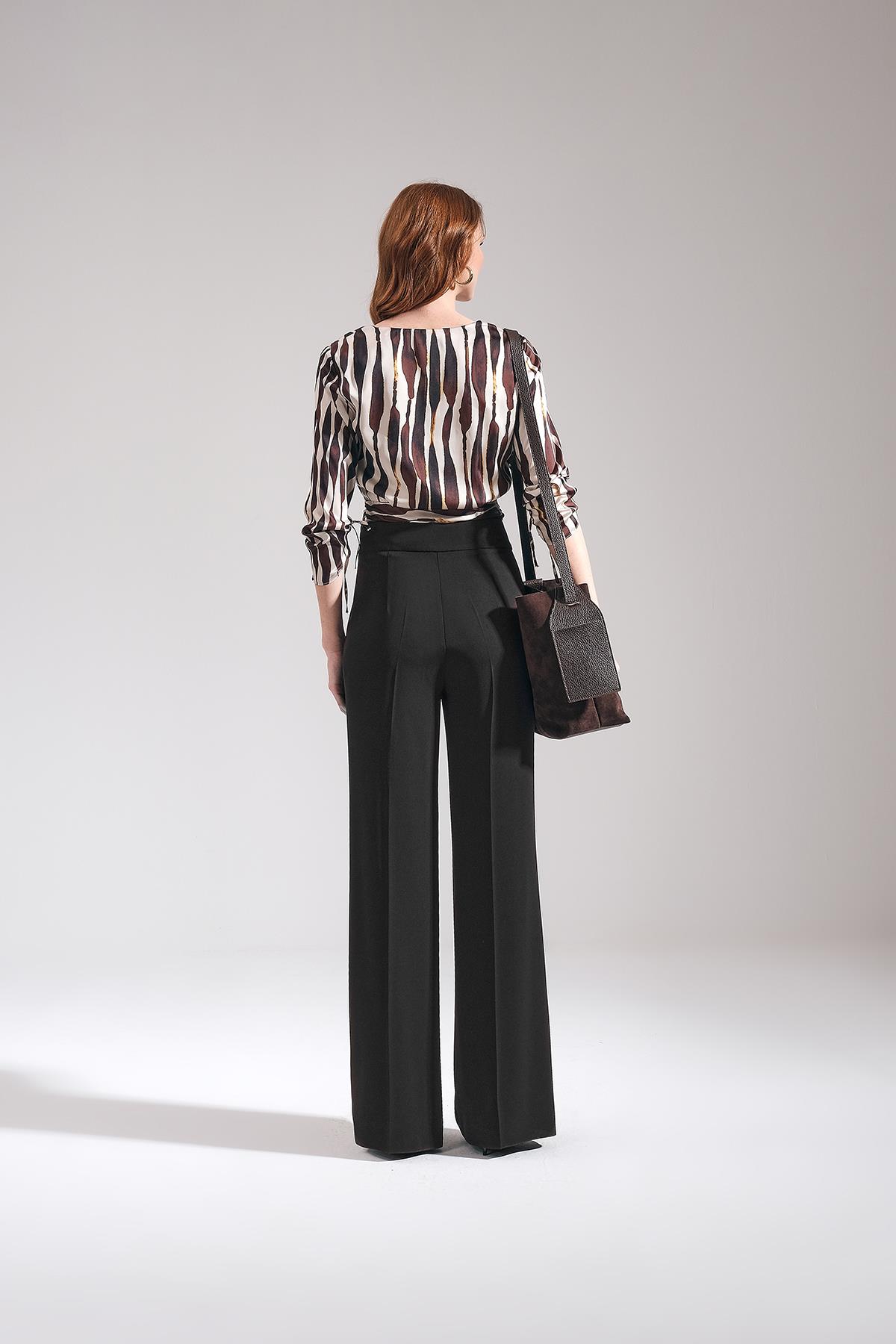 Gold Logo Aksesuarlı Bol Paçalı Pantolon