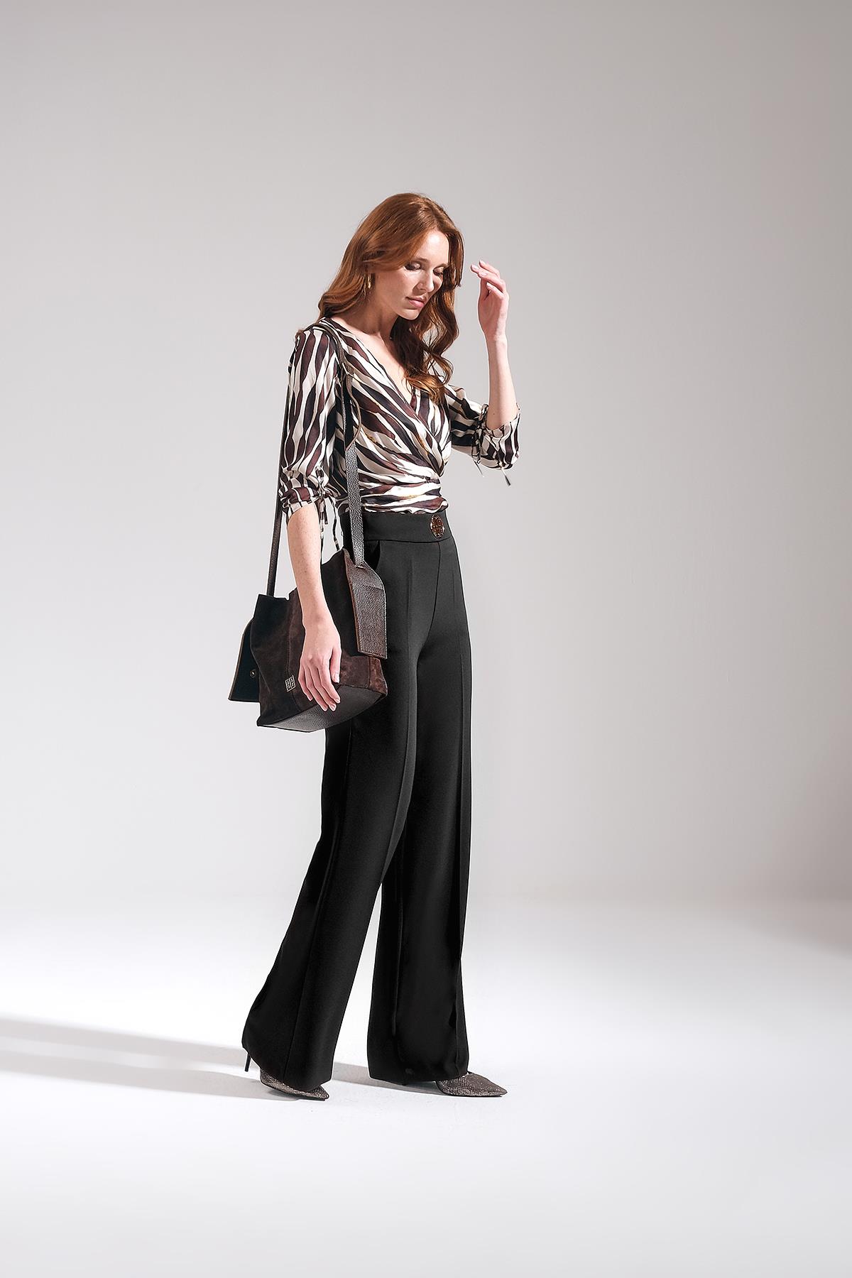 Gold Logo Aksesuarlı Bol Paçalı Pantolon