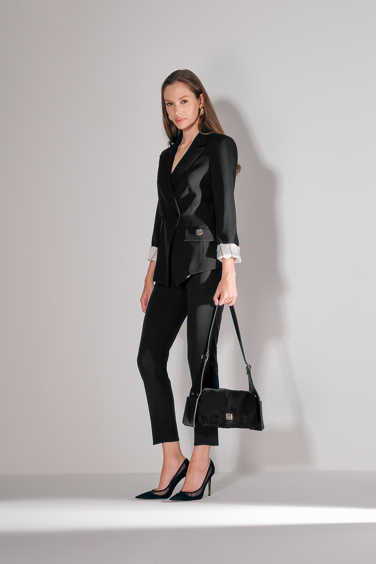 Gold Logo Aksesuarlı Dar Paça Pantolon