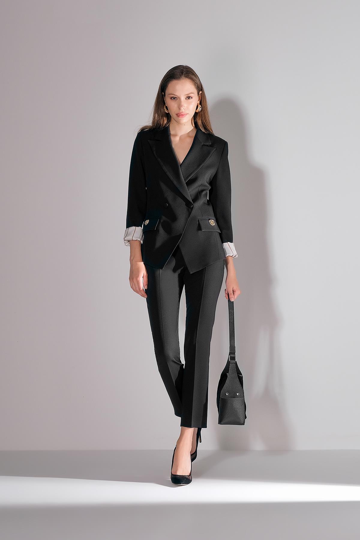 Gold Logo Aksesuarlı Dar Paça Pantolon