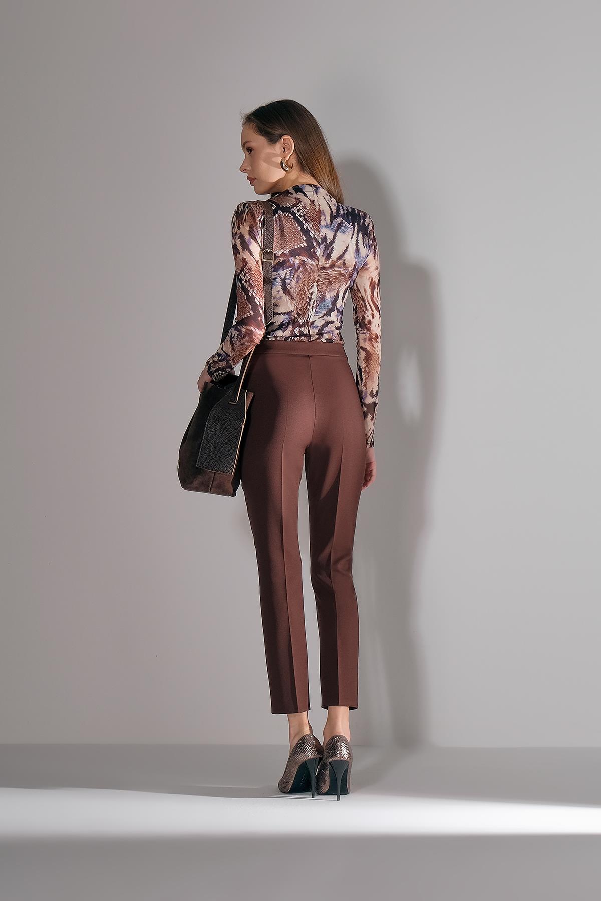 Gold Logo Aksesuarlı Dar Paça Pantolon