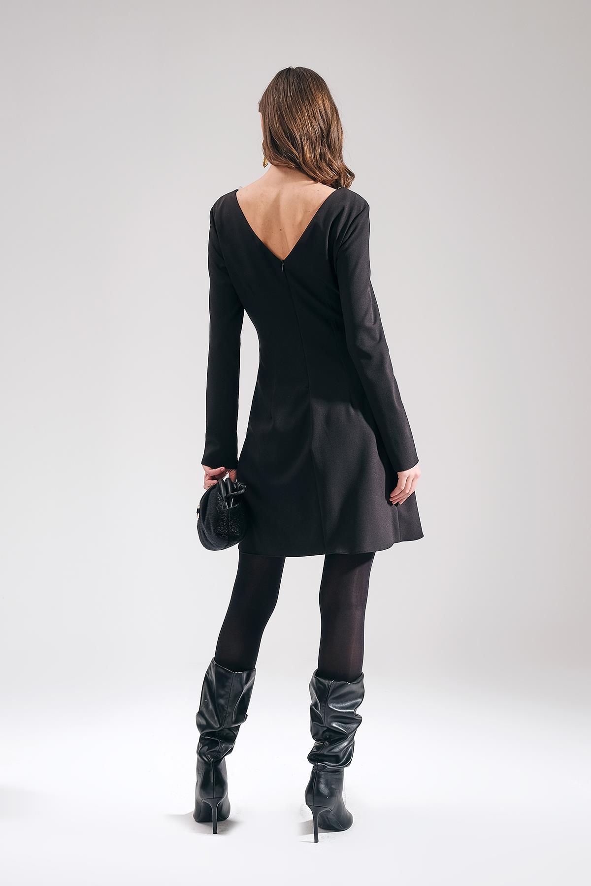 Gold Metal Aksesuarlı Gögüs Dekolteli Kloş Mini Elbise