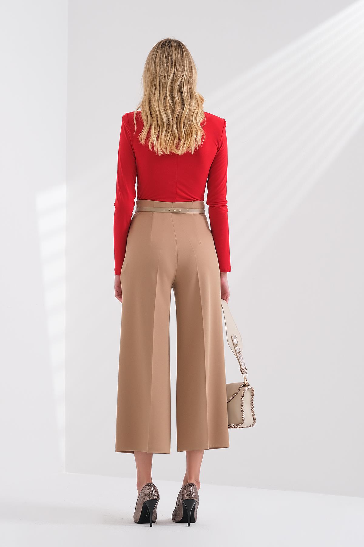 Kemerli Yüksek Bel Kısa Pantolon