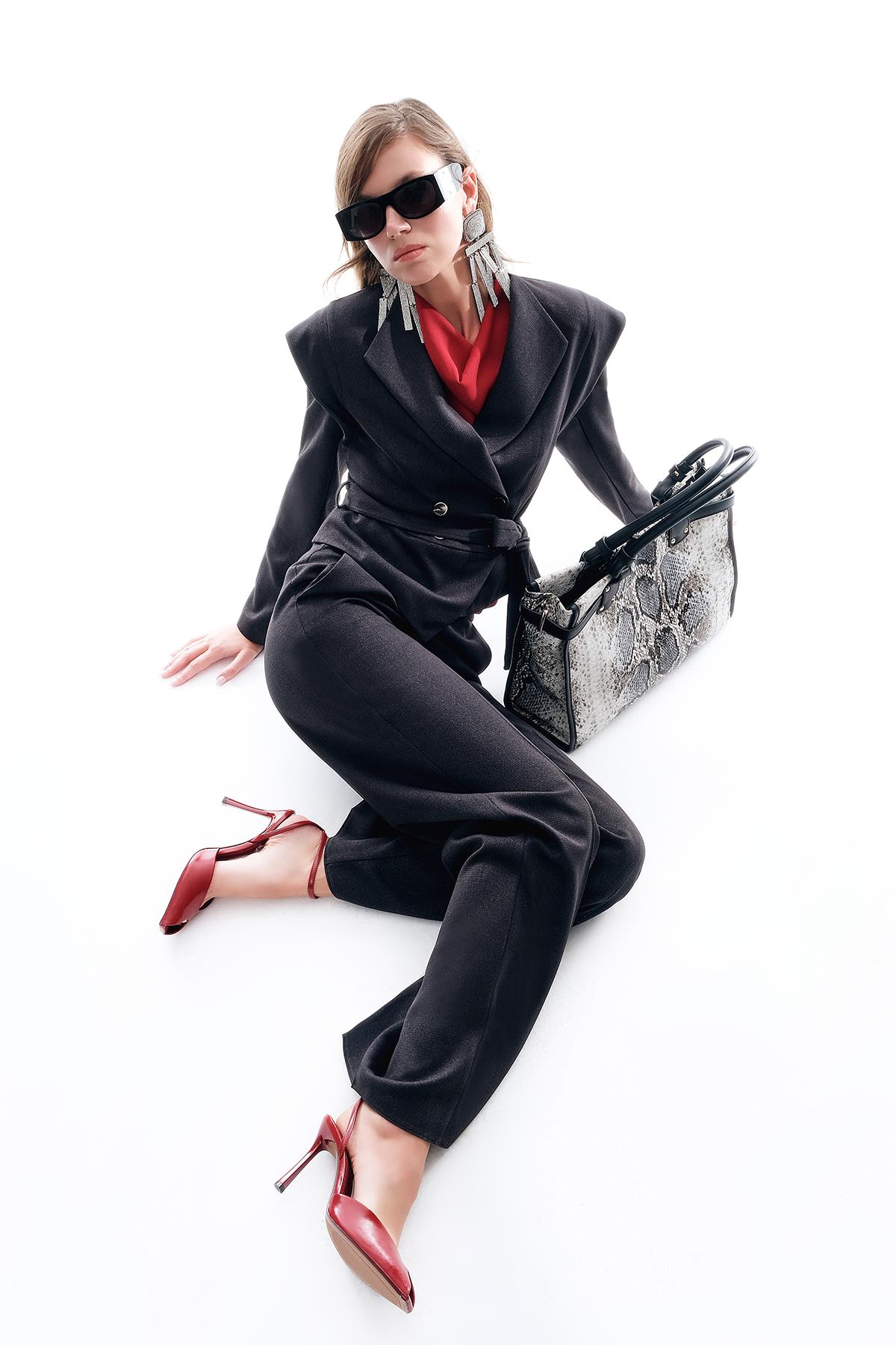 Kruvaze Beli Kuşaklı Omuz Detaylı Ceket Pantolon Takım