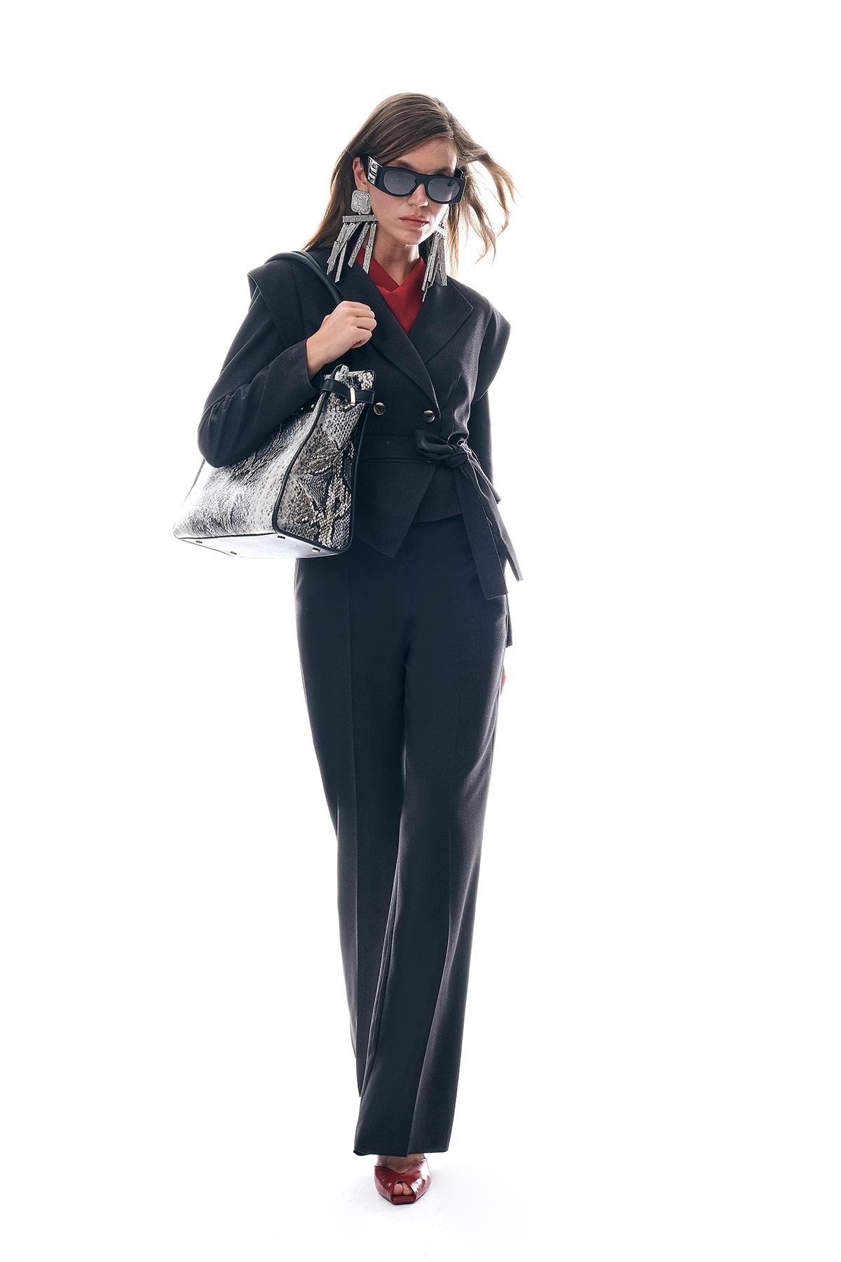 Kruvaze Beli Kuşaklı Omuz Detaylı Ceket Pantolon Takım