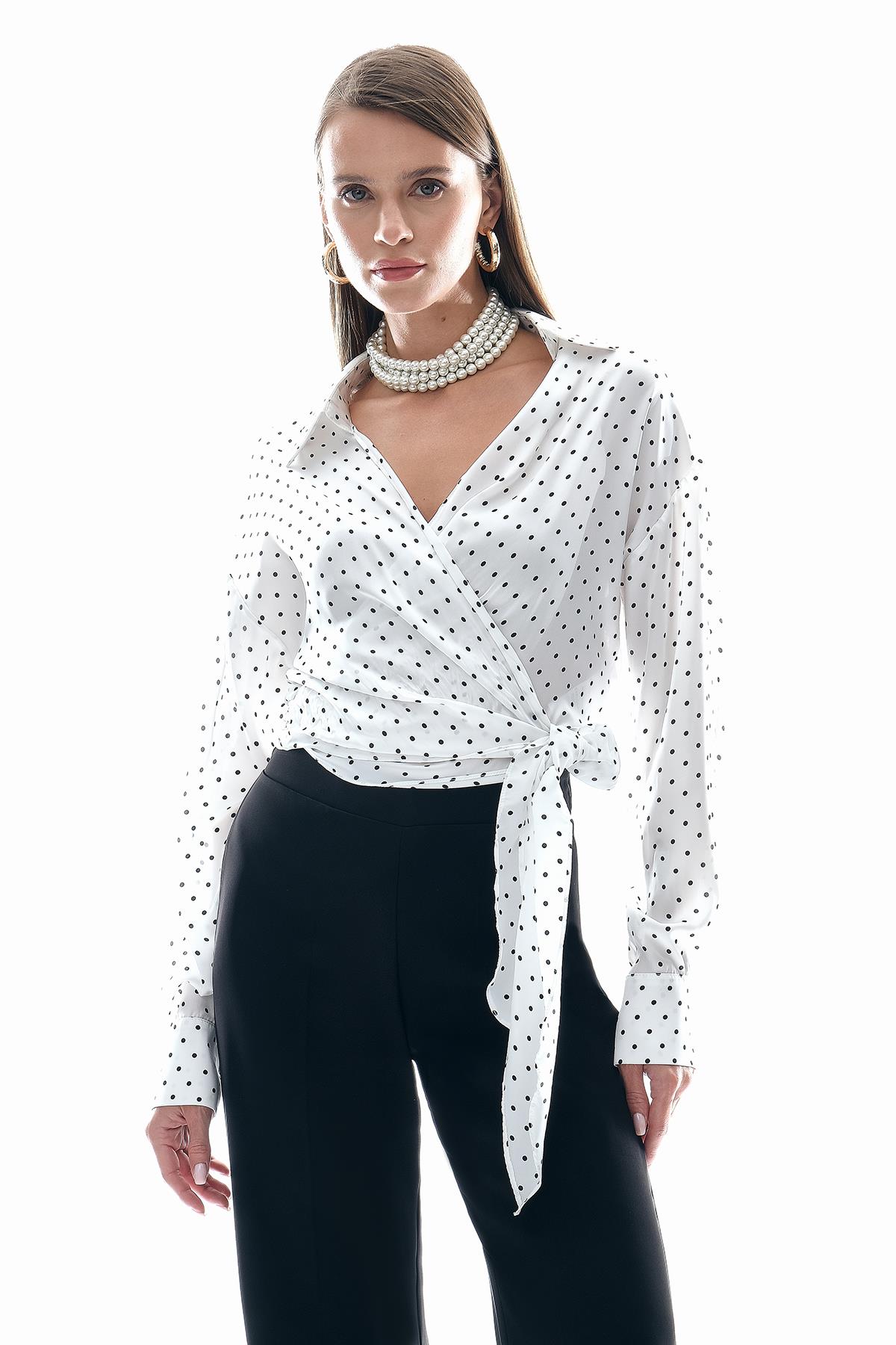 Kruvaze Desenli Saten Bağlamalı Bluz