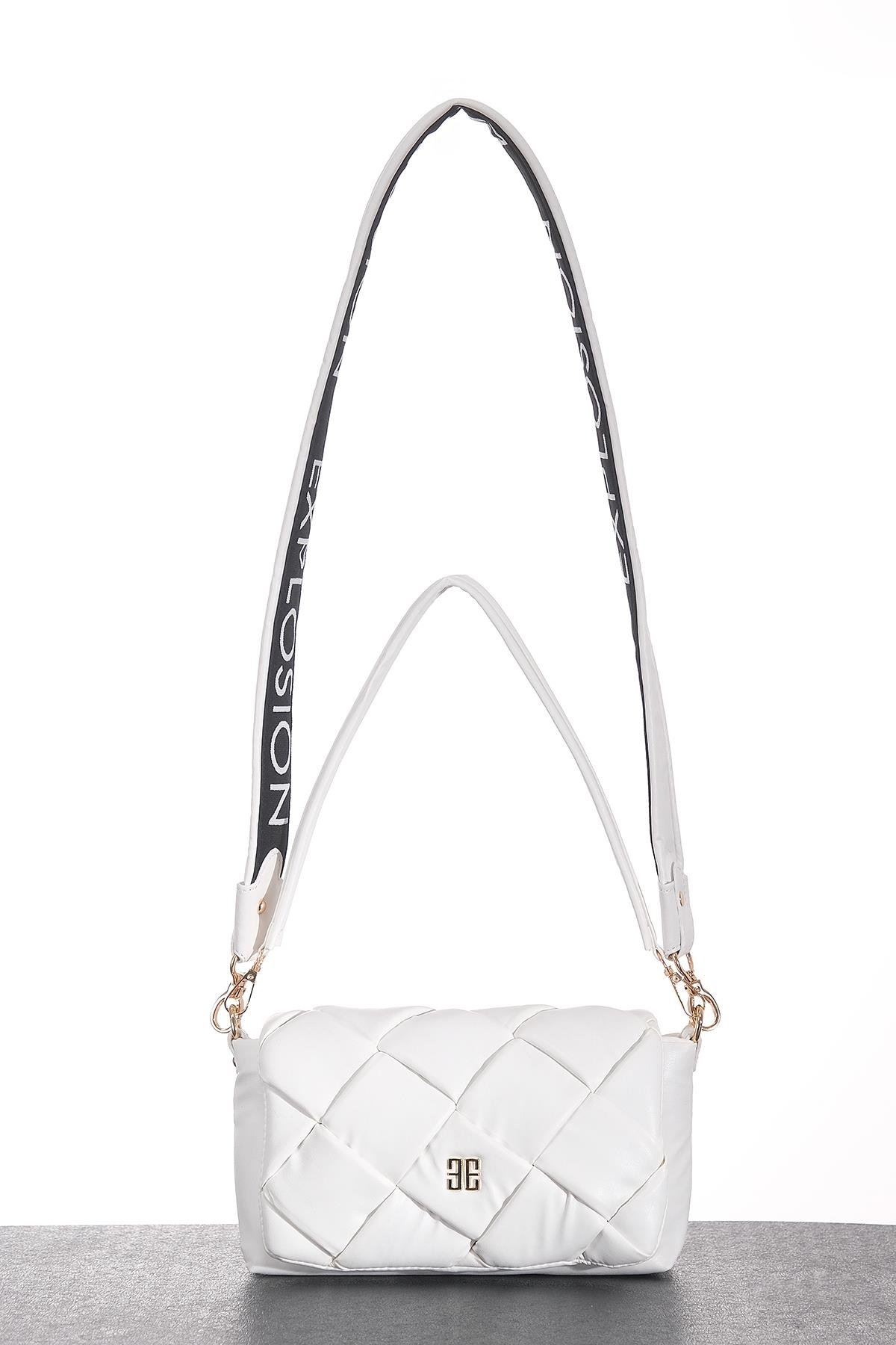 Logo Desenli Askılı Puf Çanta