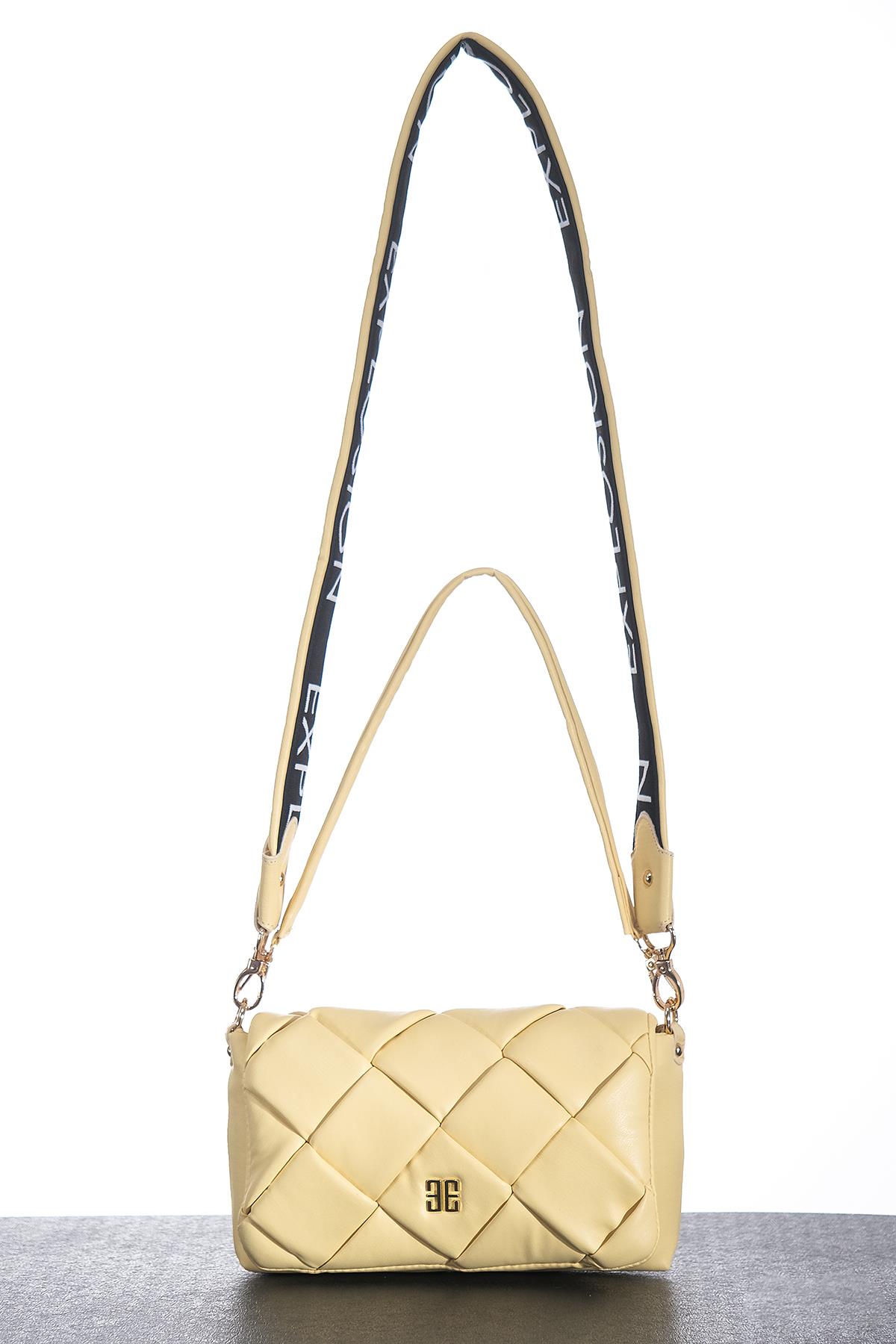 Logo Desenli Askılı Puf Çanta